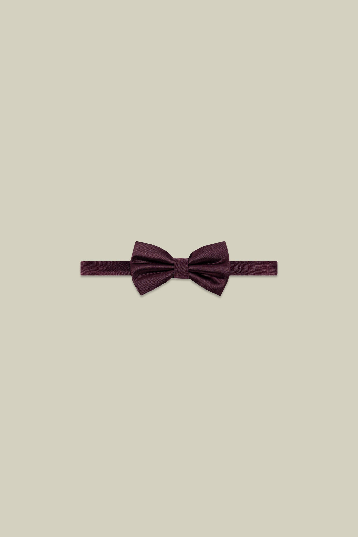 Classic satin bow tie for men image number 1