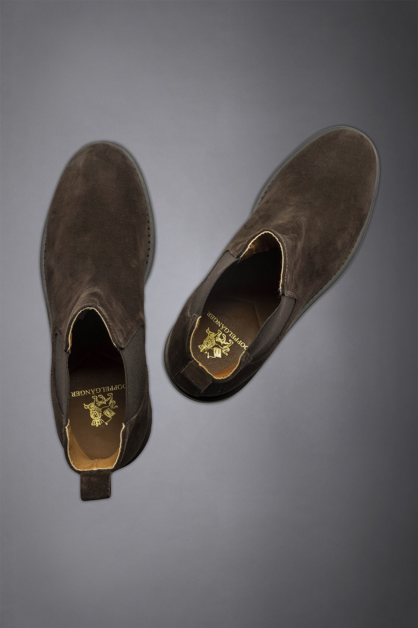 Men's chelsea boots 100% suede with rubber sole image number 2