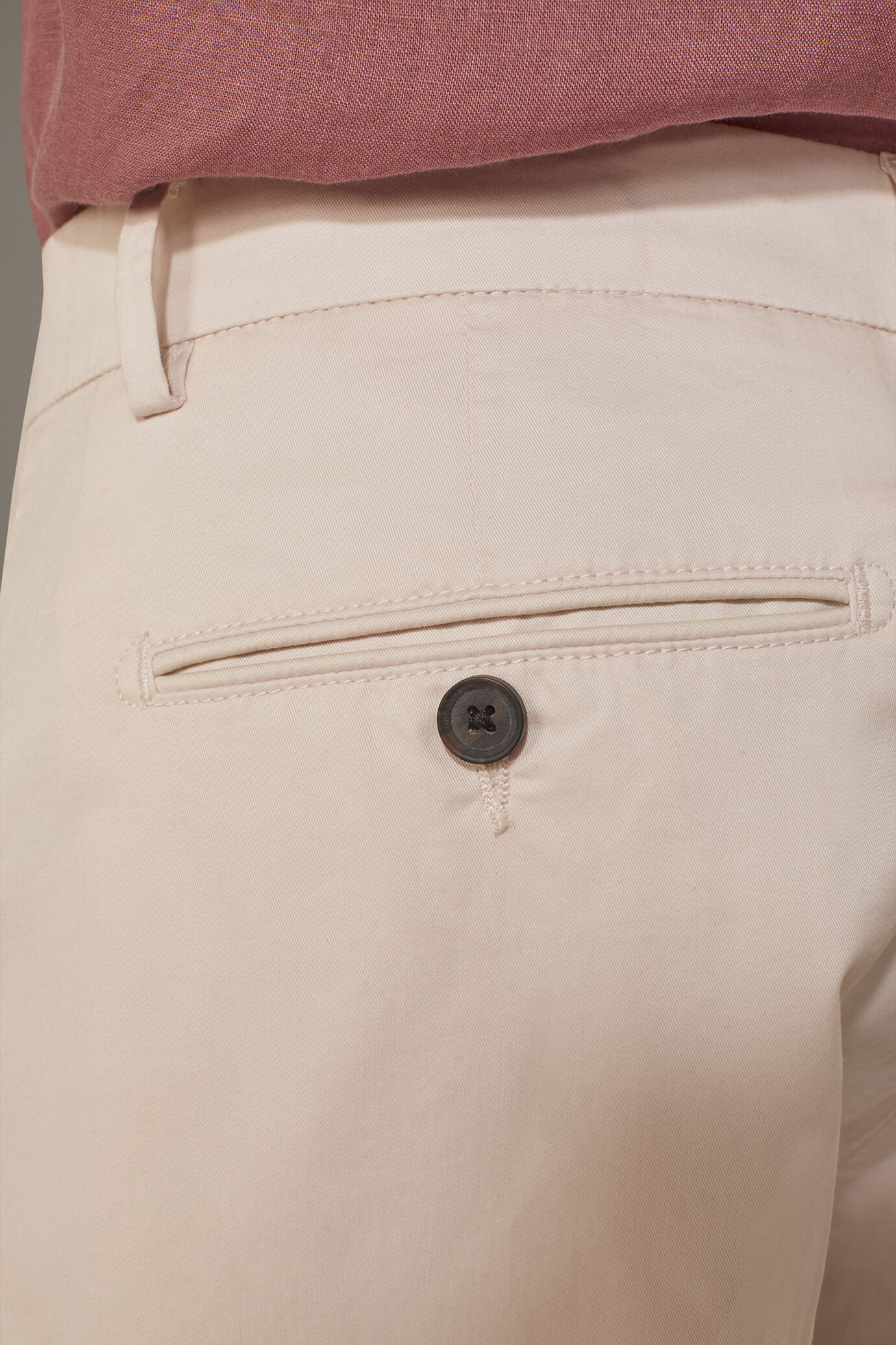 Bermuda classique en twill image number 3