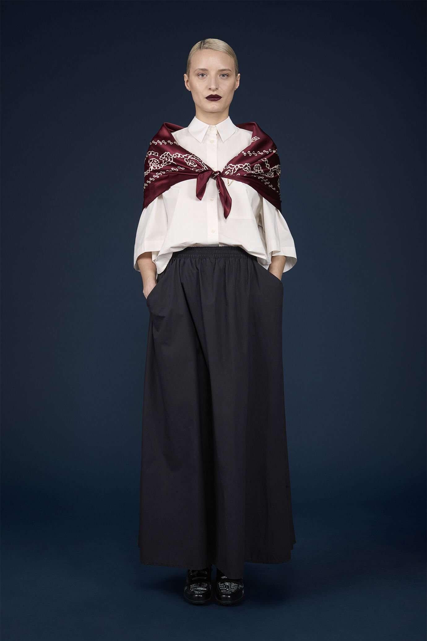 Long flared skirt with elastic waist and side pockets