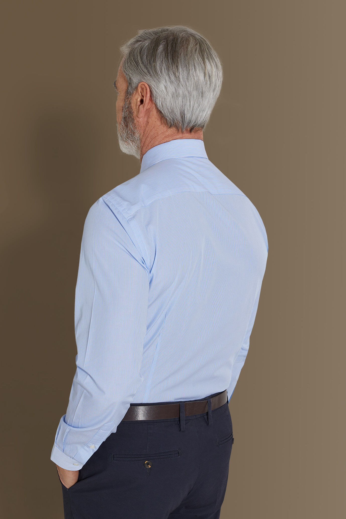 Camicia classica collo francese tinto filo a righe strette uomo image number 2