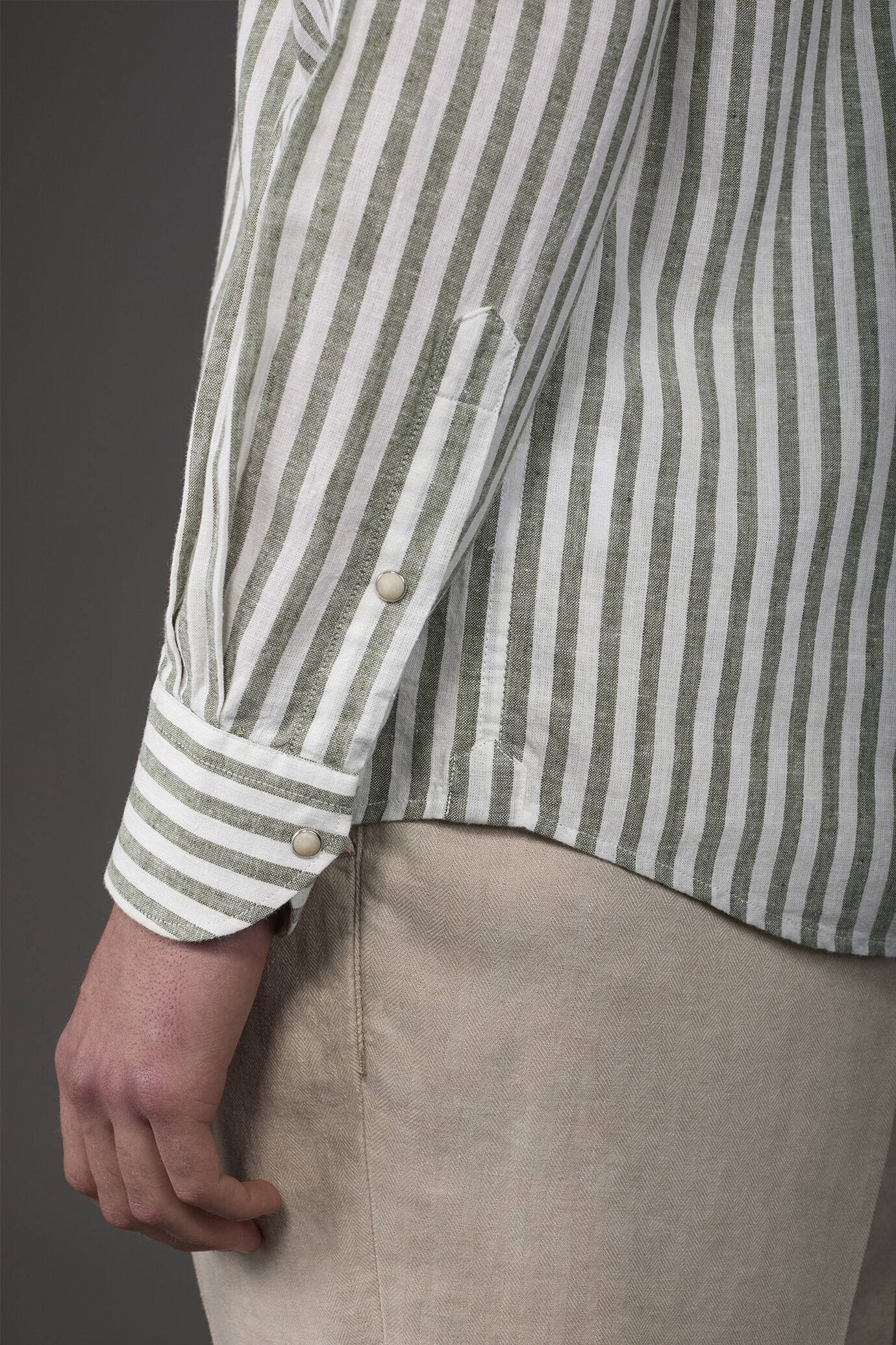 Camicia uomo casual collo francese tessuto in lino e cotone lavato rigato image number 3