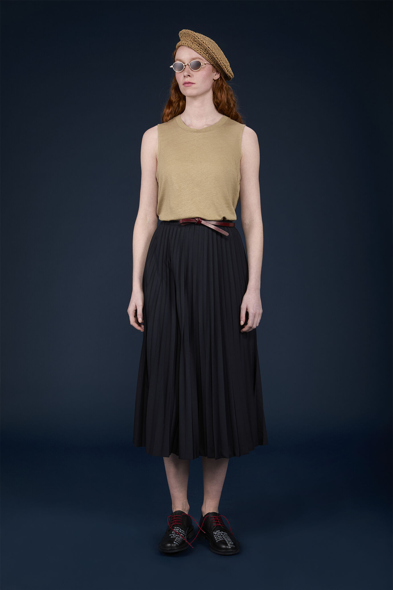 Women's crew-neck sleeveless top image number 0