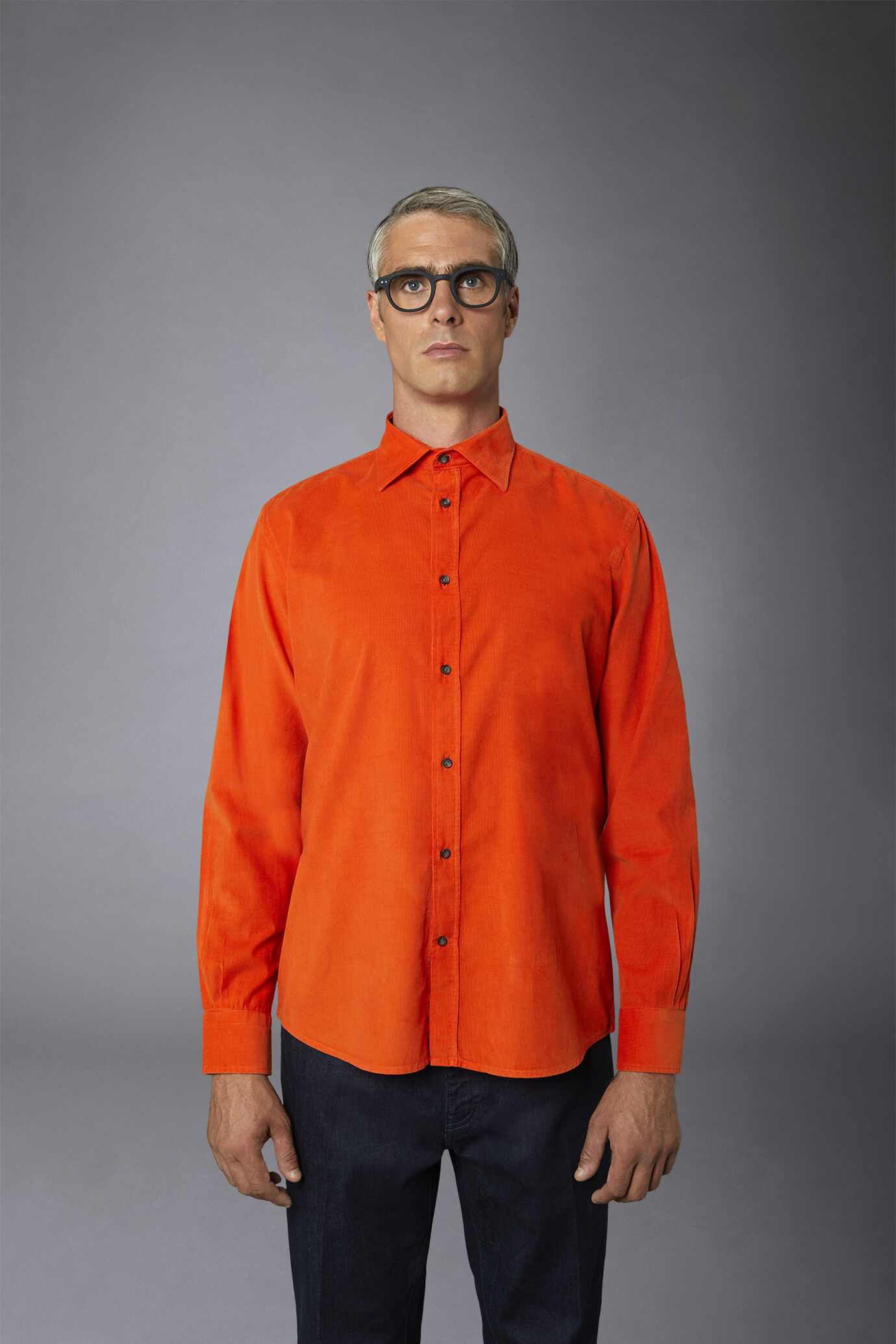 Camicia casual uomo collo francese comfort fit tessuto in velluto 1000 righe image number 2