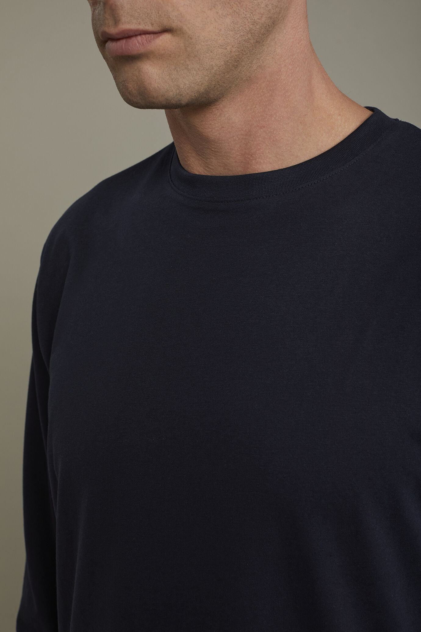 Herren-T-Shirt mit Rundhalsausschnitt und langen Ärmeln aus 100 % Baumwolle in normaler Passform image number 3