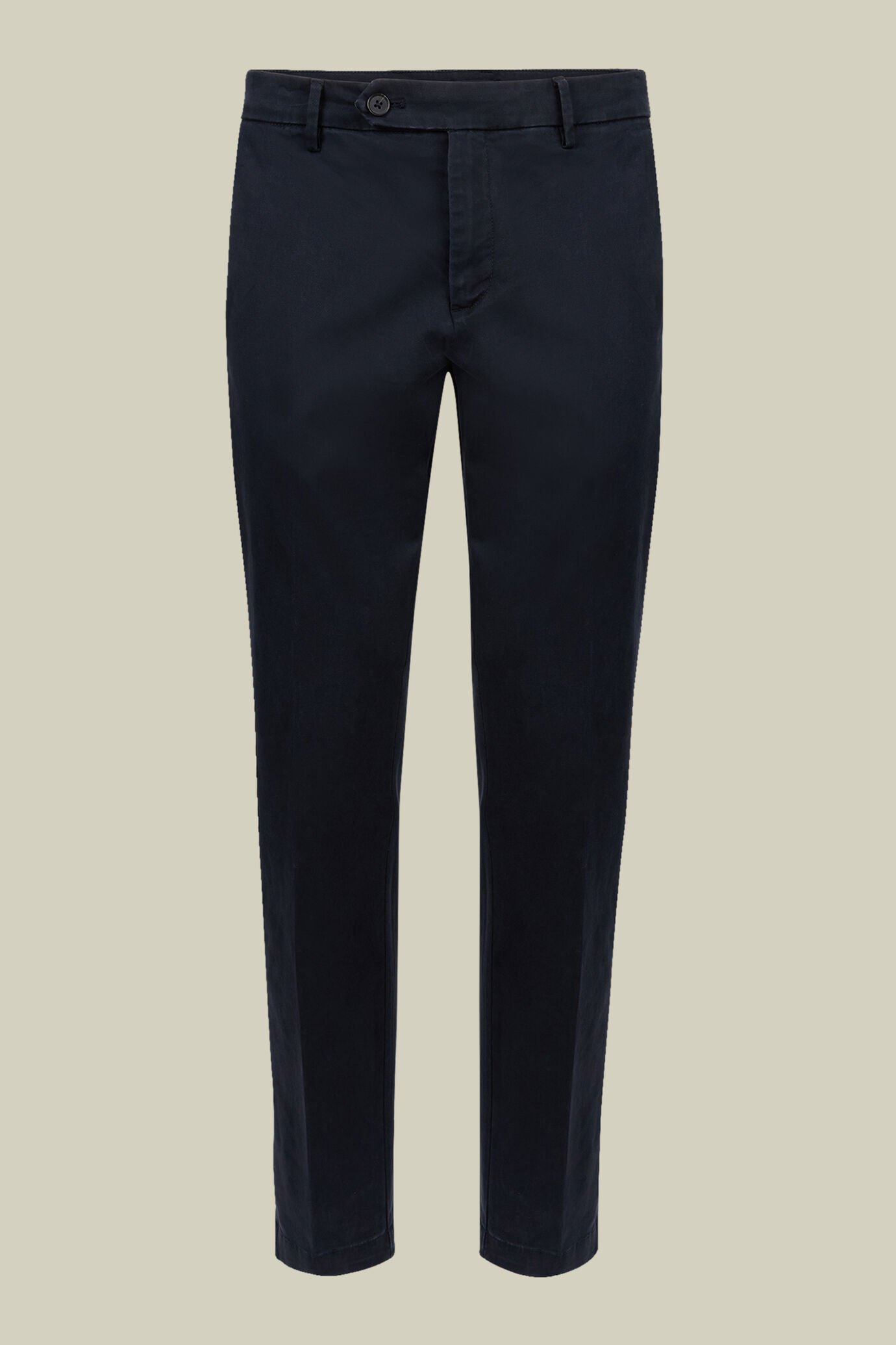 Men's classic twill chinos in a perfect fit