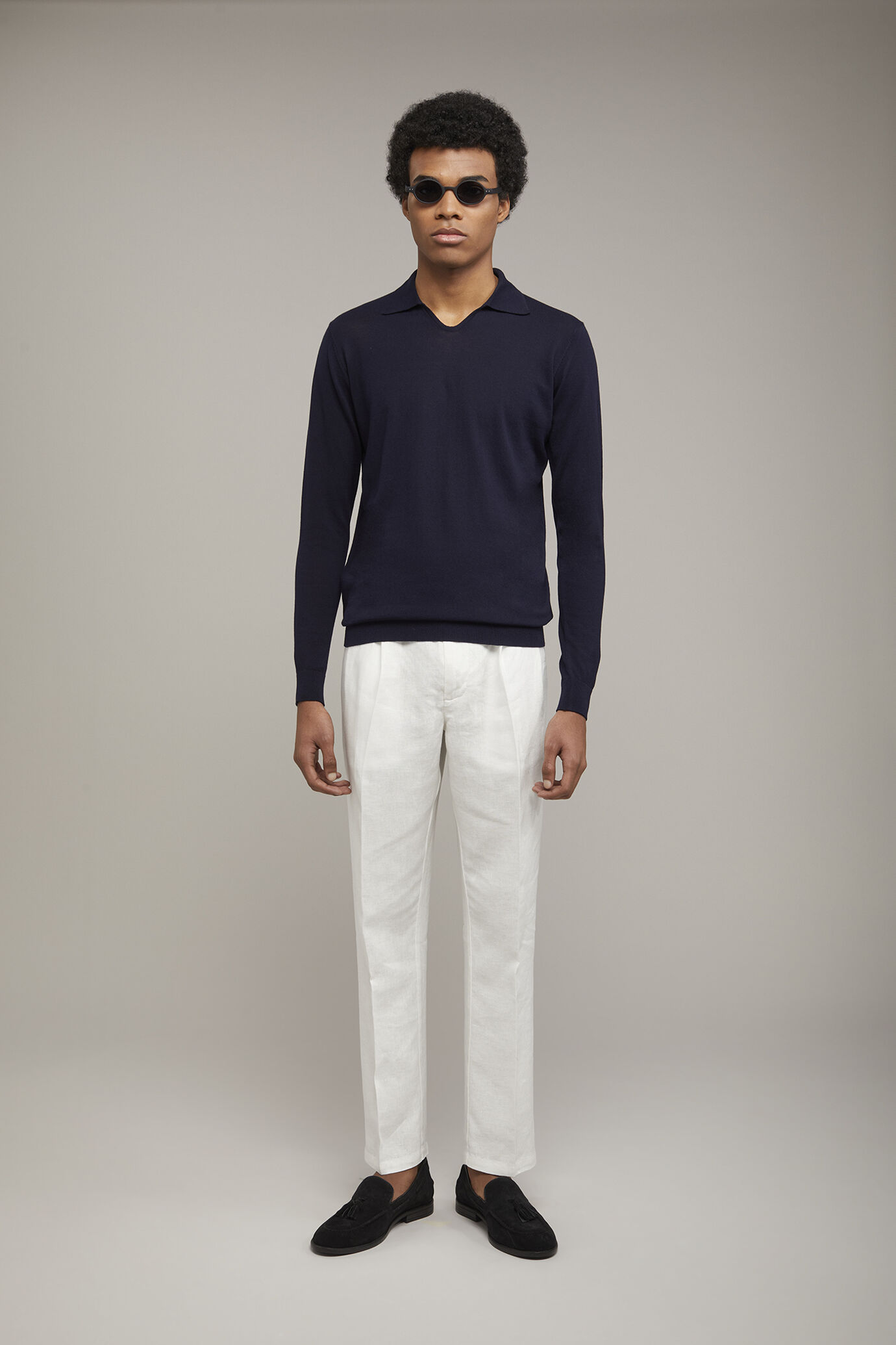 Herren-Poloshirt mit V-Ausschnitt aus 100 % Baumwollstrick und langen Ärmeln in normaler Passform image number 0