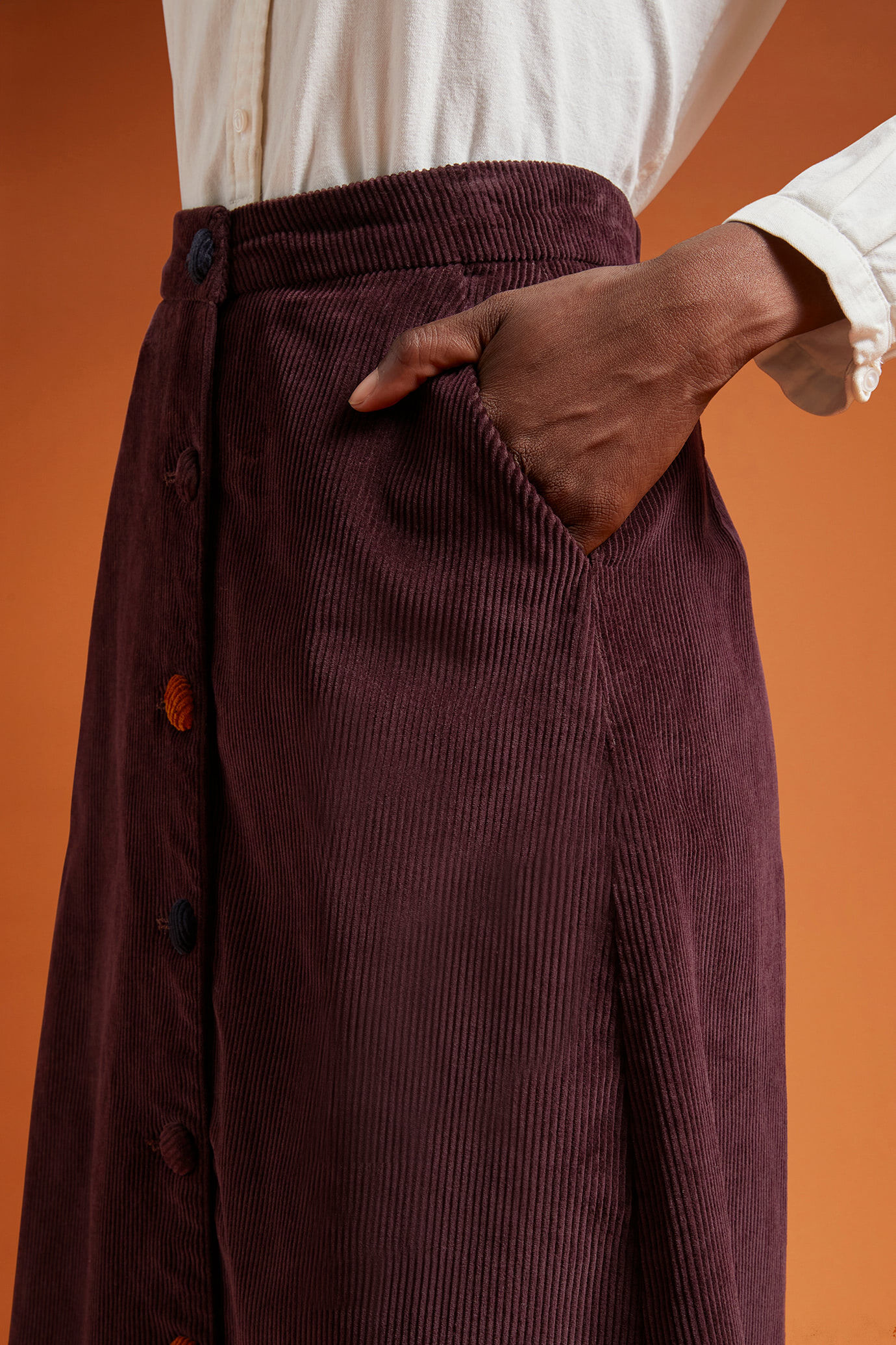 Jupe midi pour femme, coupe classique, en velours ray&eacute; uni image number 2