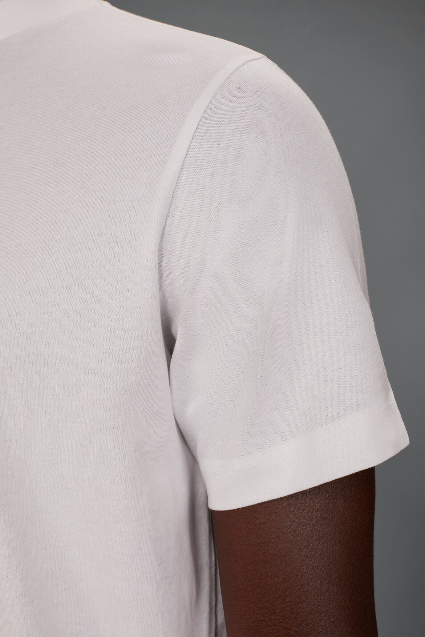 Men&rsquo;s 100% cotton T-shirt with a turtleneck and regular fit image number 3