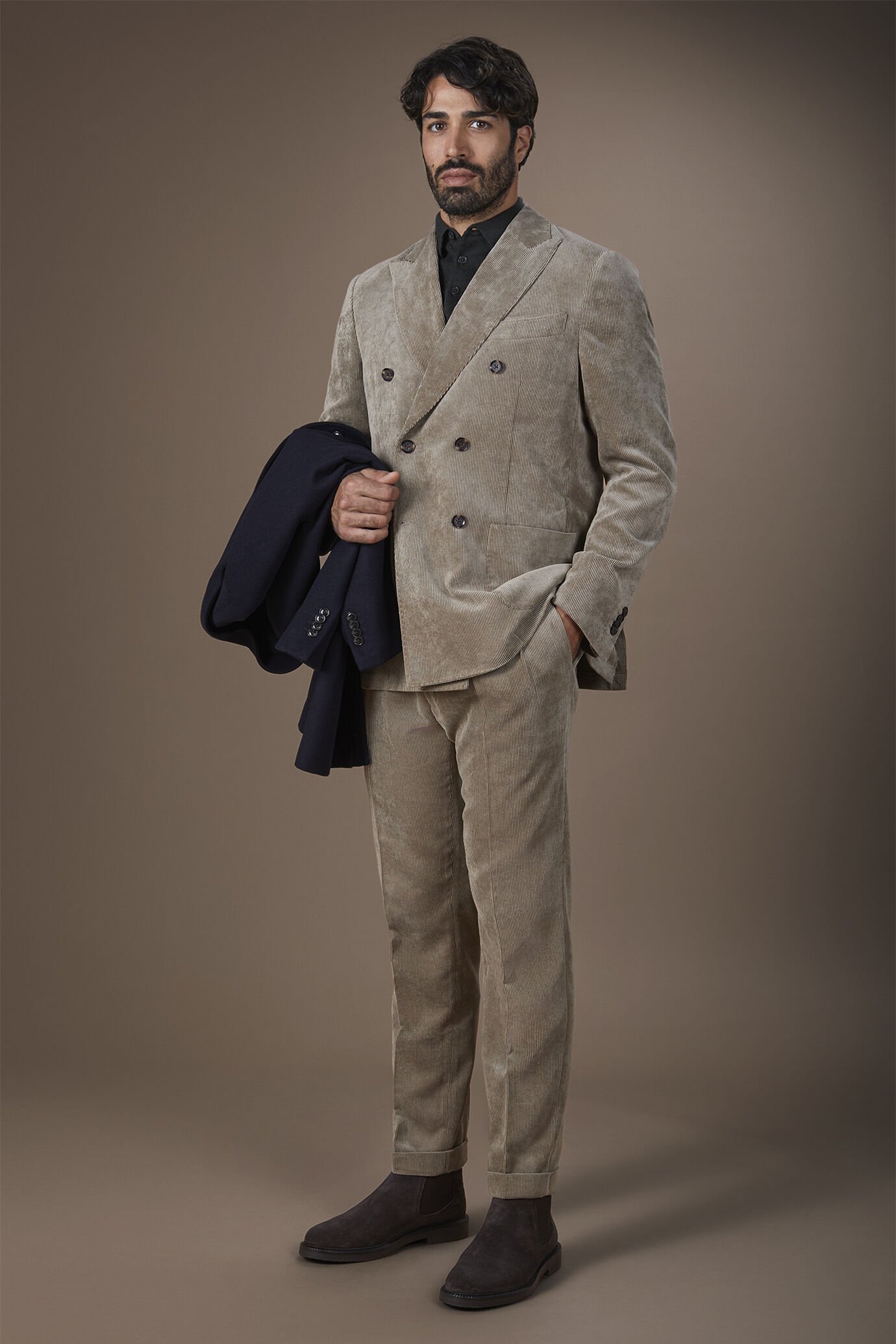 Abito uomo doppiopetto in velluto a coste regular fit Abito uomo doppiopetto in velluto a coste regular fit