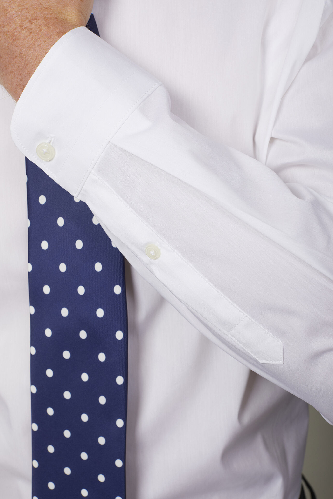 Technisches Herrenhemd mit klassischem Kragen aus Nylon in normaler Passform image number 4