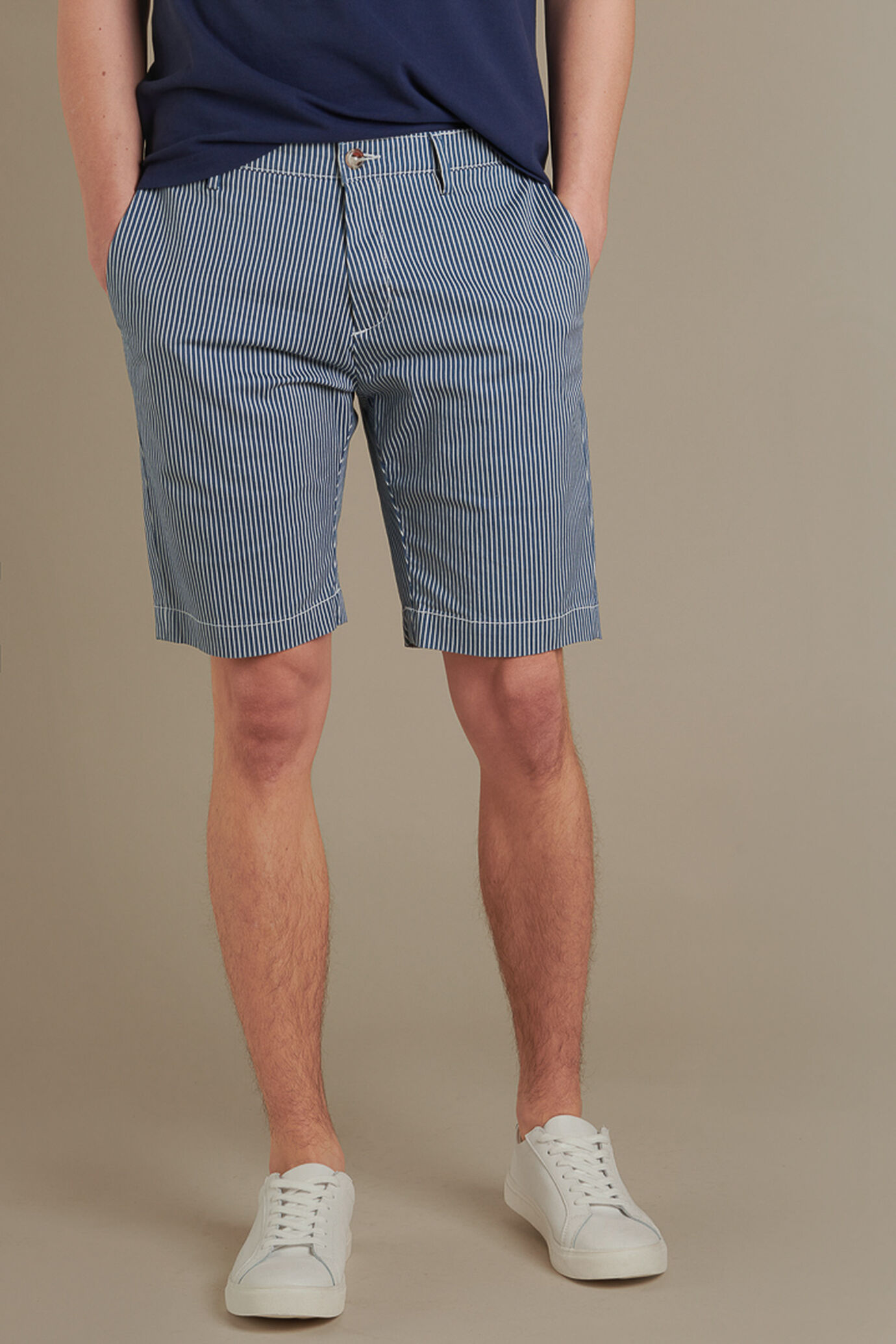 Chino bermuda twill construction with stripe print image number 1