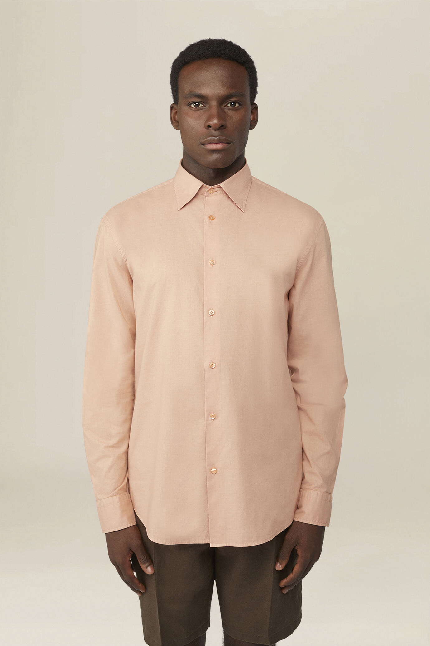 Men's 100% cotton plain shirt with hidden button-down collar image number 0