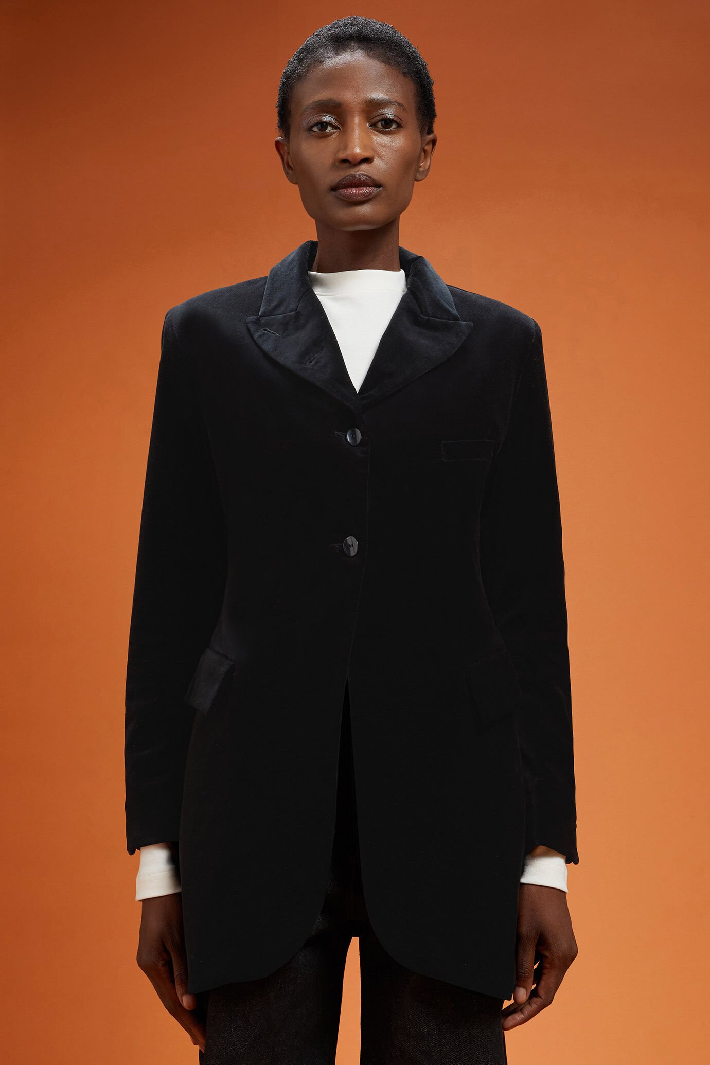 Giacca donna in velluto liscio e bottoni gioiello slim fit
