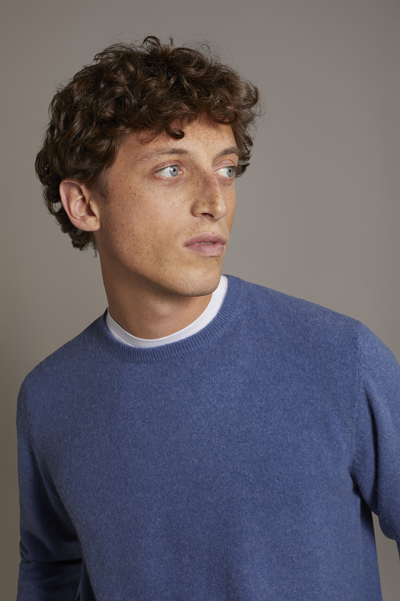 Round neck lambswool blend sweater image number 2