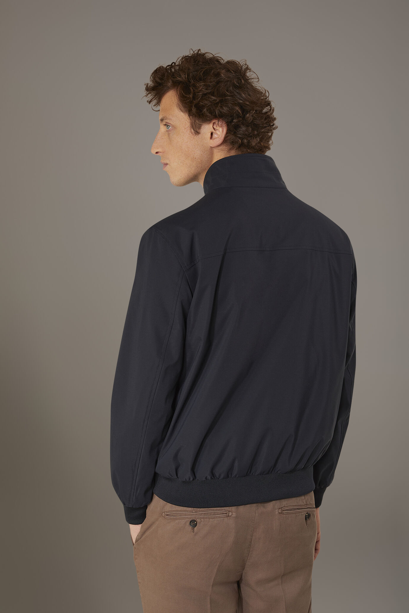 Gefütterte Jacke aus technischem Gewebe image number 3