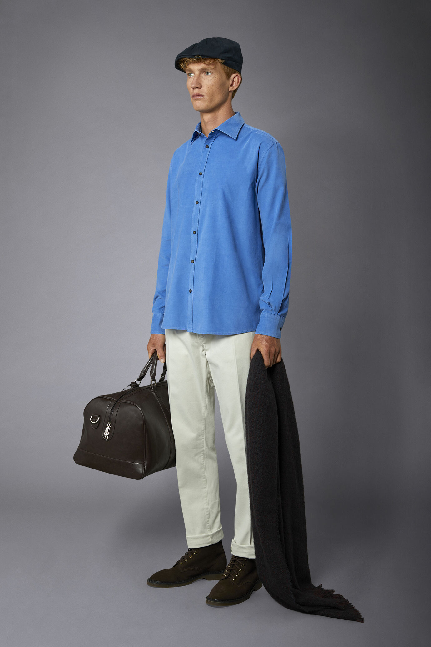 Camicia casual uomo collo francese comfort fit tessuto in velluto 1000 righe image number 1