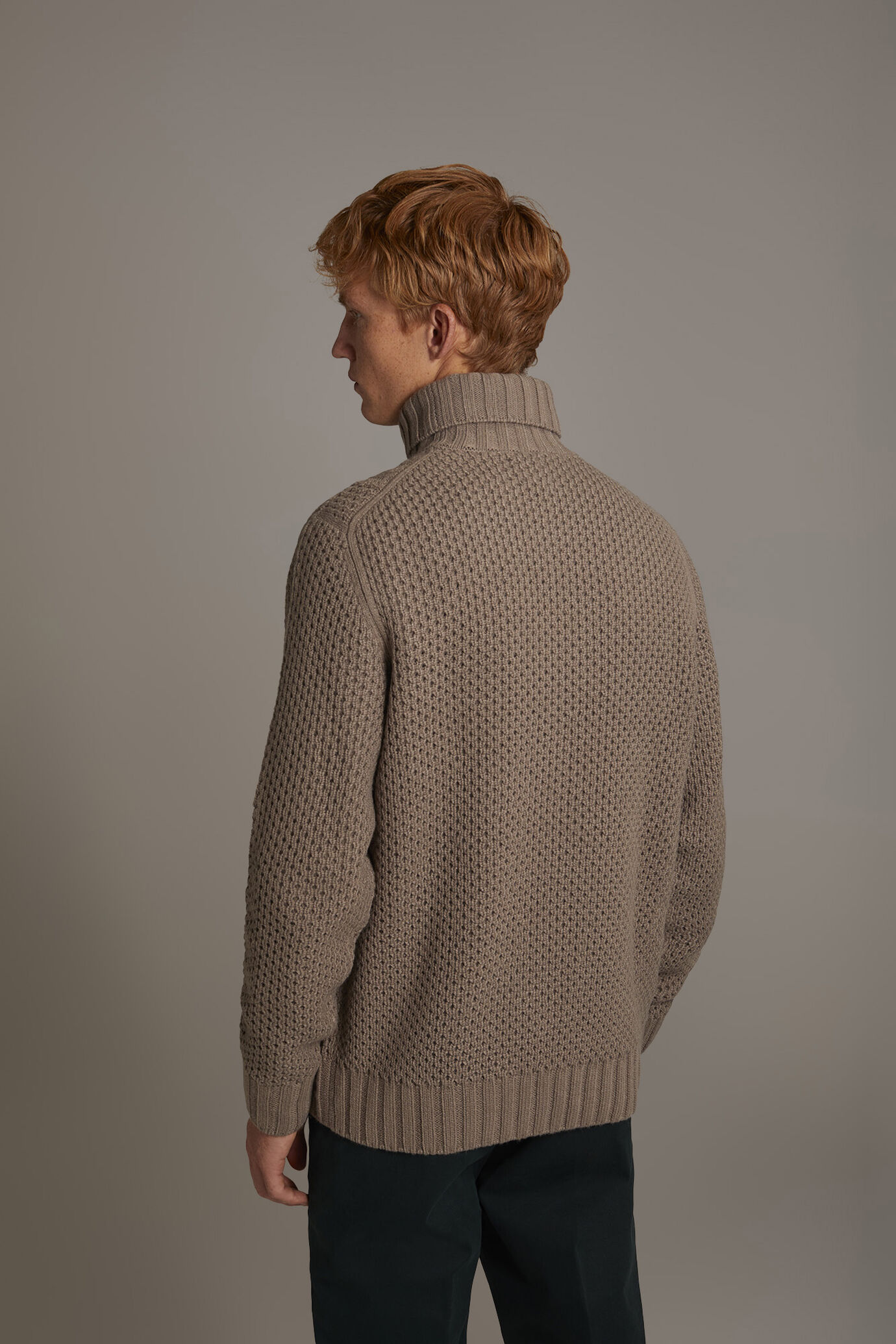 Wool blend turtleneck sweater with honeycomb heavy knitting image number 3
