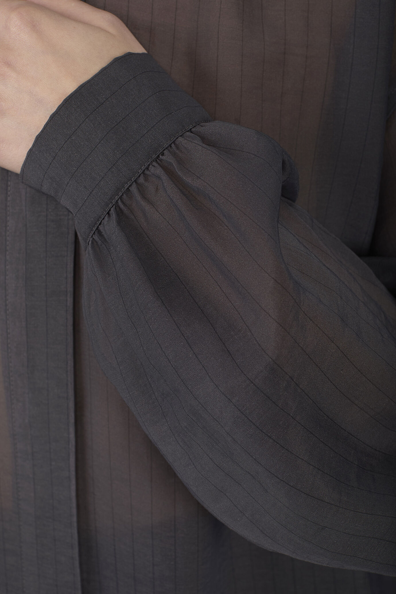 Chemise oversize pour femme, modèle à col uni en tissu rayé transparent image number 3