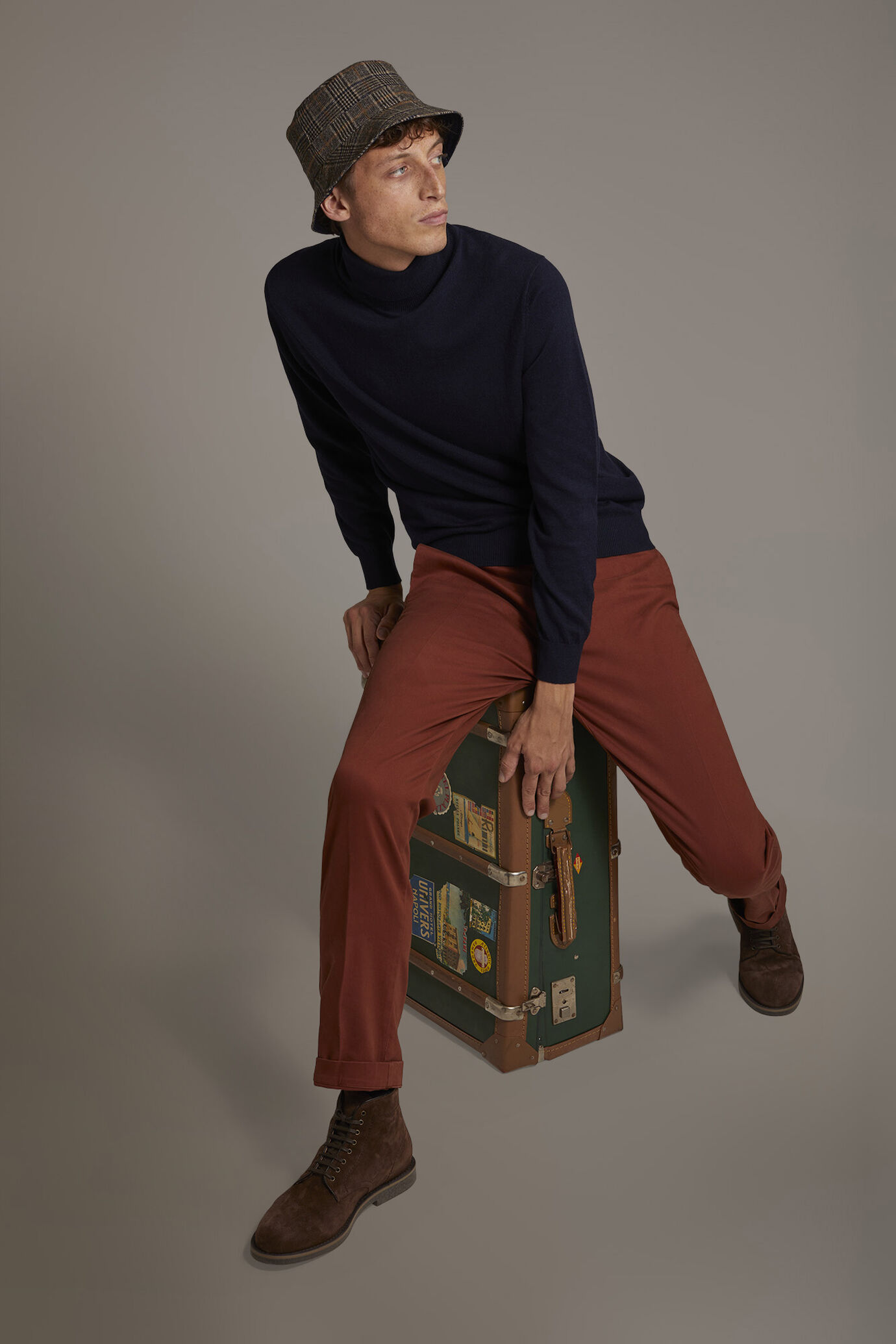 Pantalone chino uomo classico regular fit tessuto twill elasticizzato image number 0
