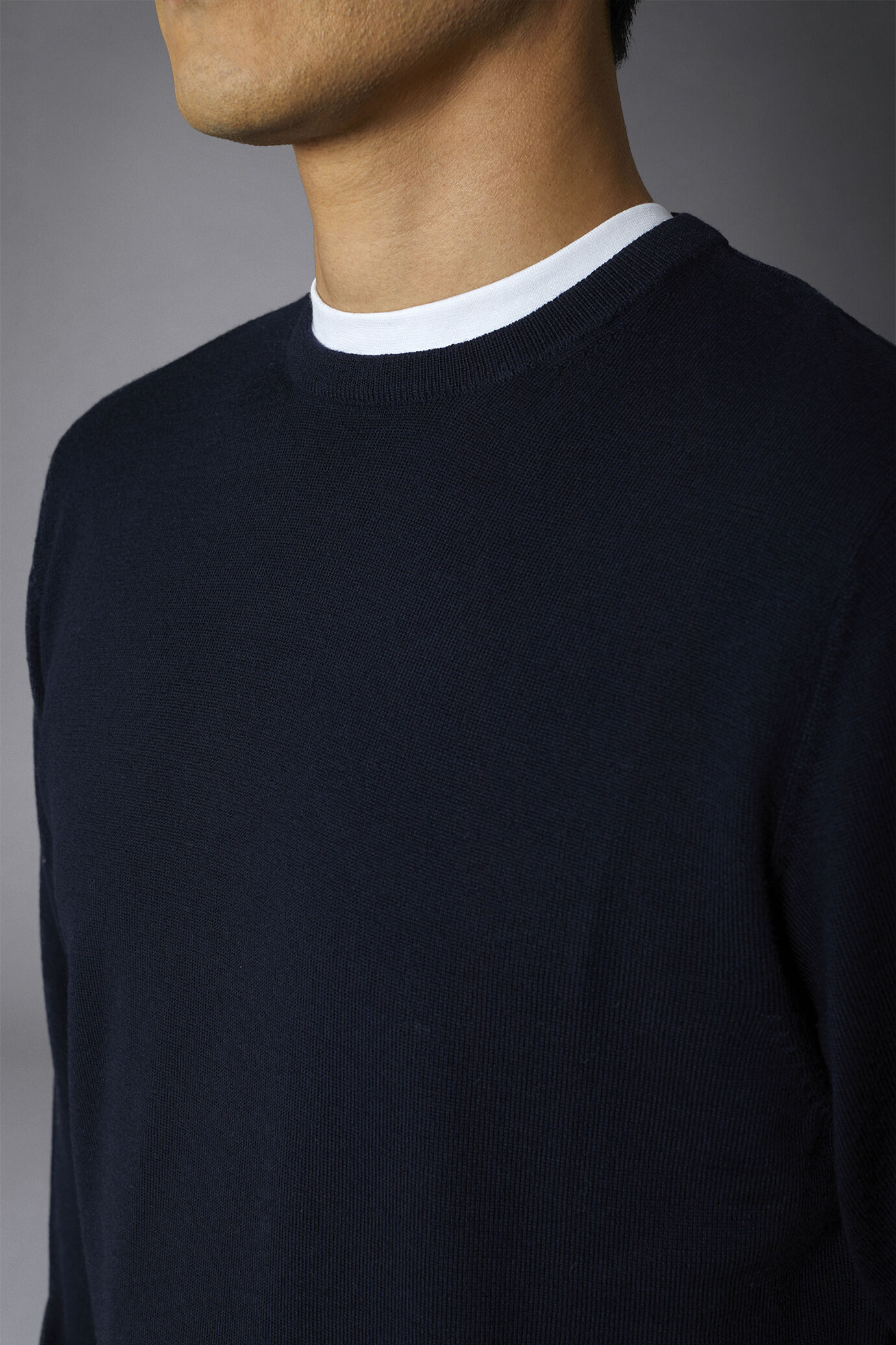 Men's roundneck wool and cotton sweater image number 2