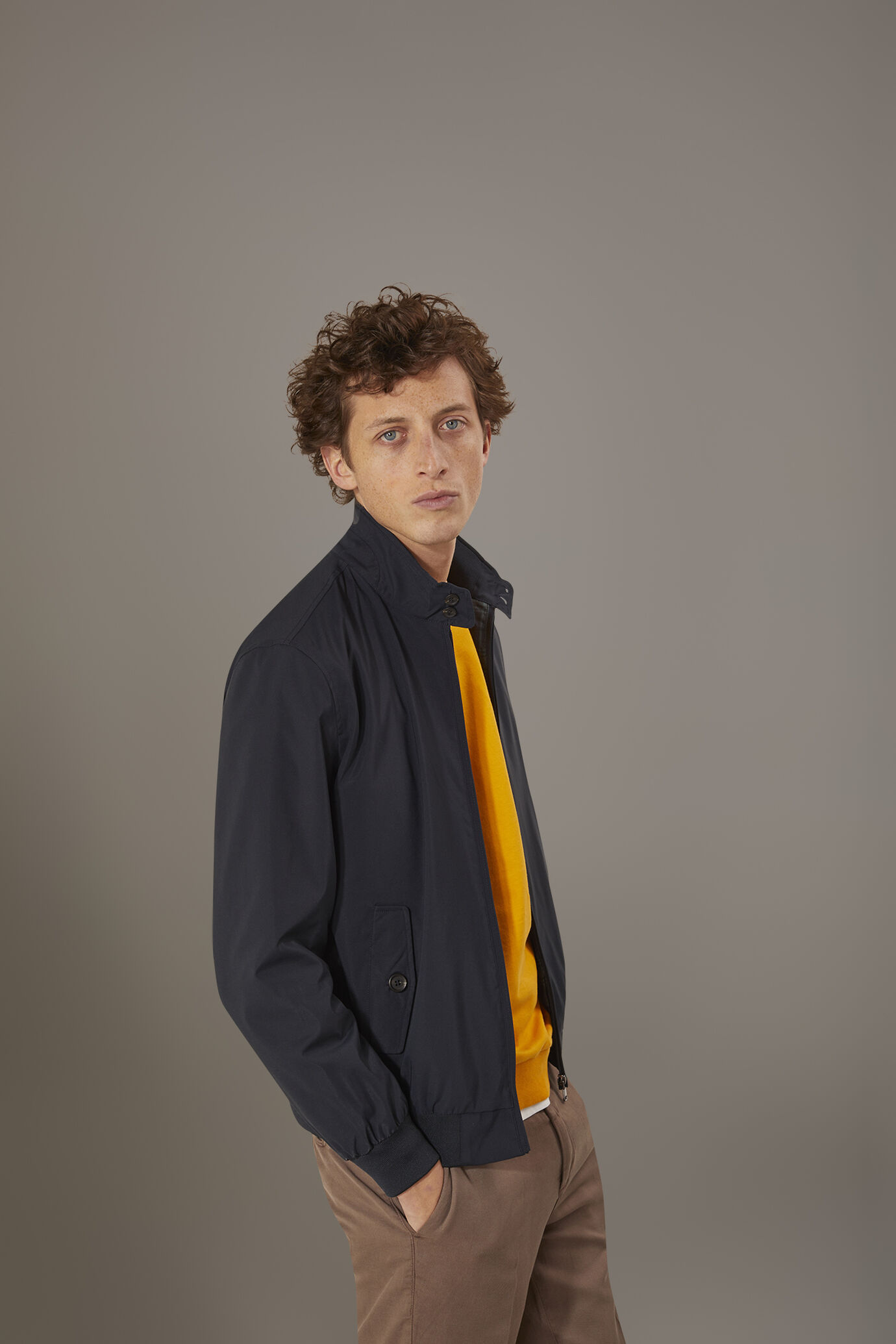 Gefütterte Jacke aus technischem Gewebe image number 1