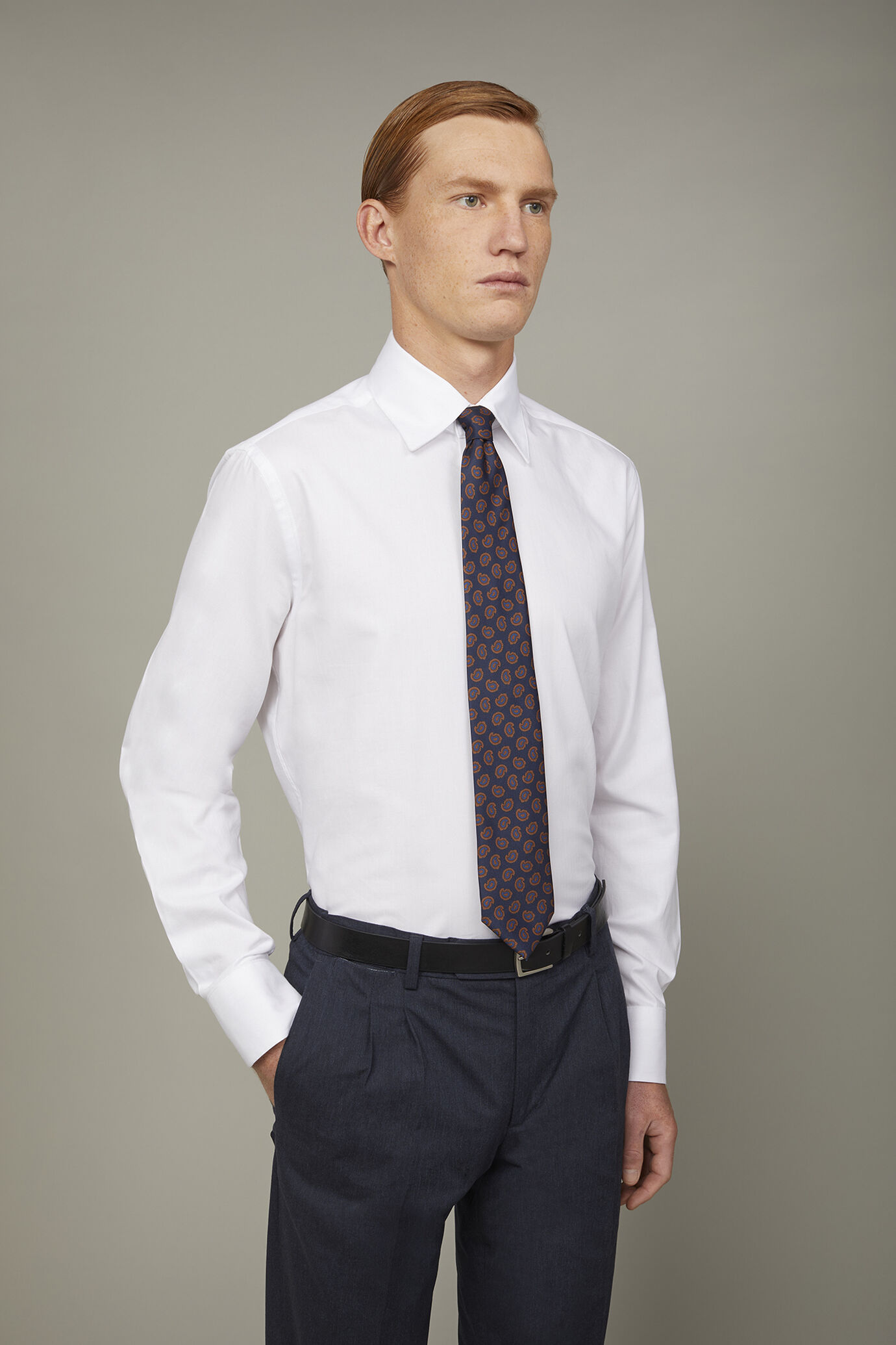 Men's shirt classic collar 100% cotton herringbone fabric plain regular fit image number 2
