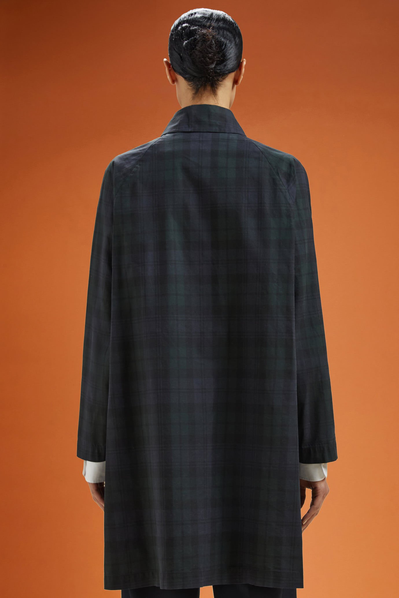 Spolverino donna in cotone spalmato a quadri regular fit image number 1