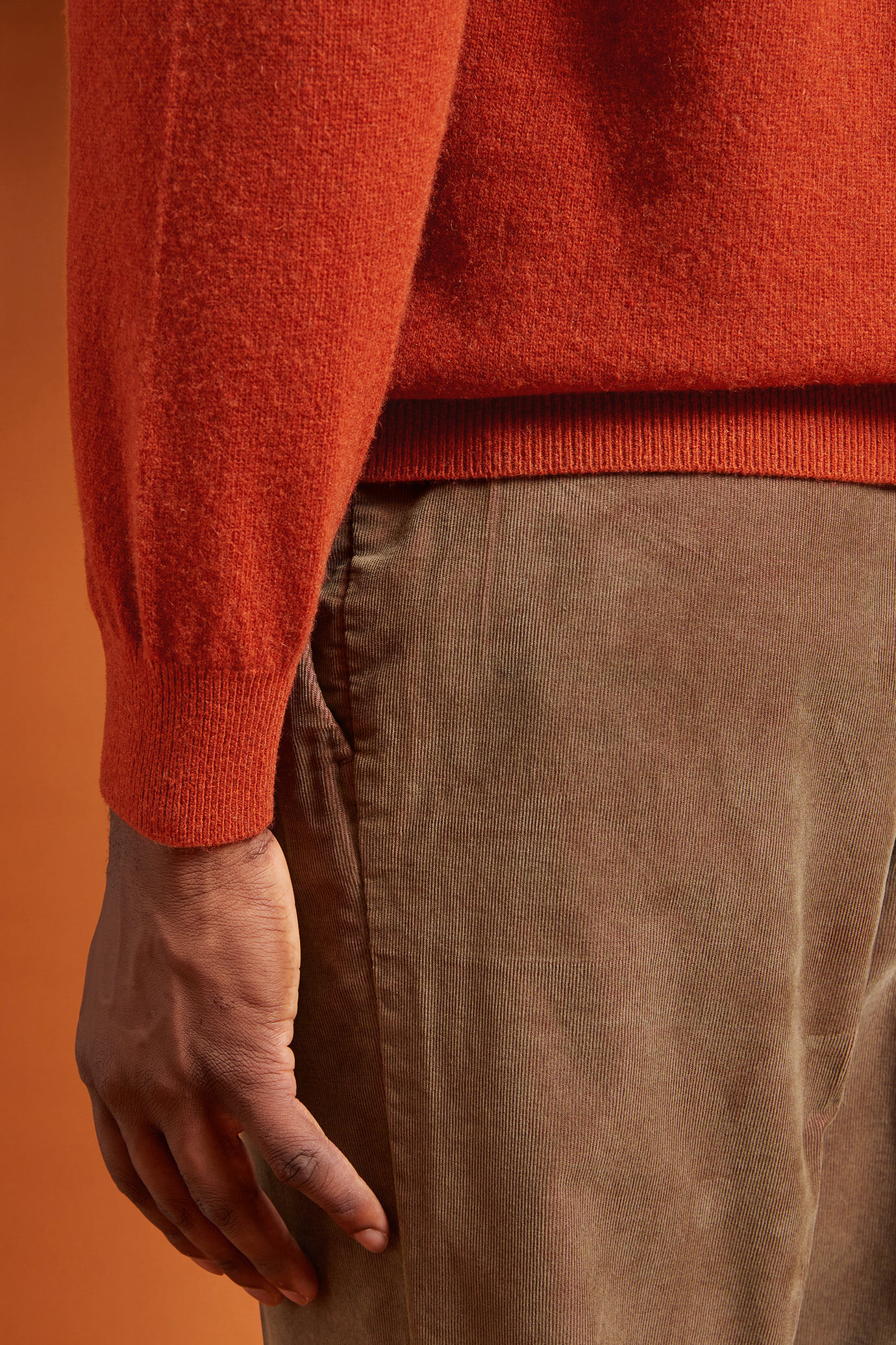 Pull homme en laine d'agneau, coupe classique image number 2