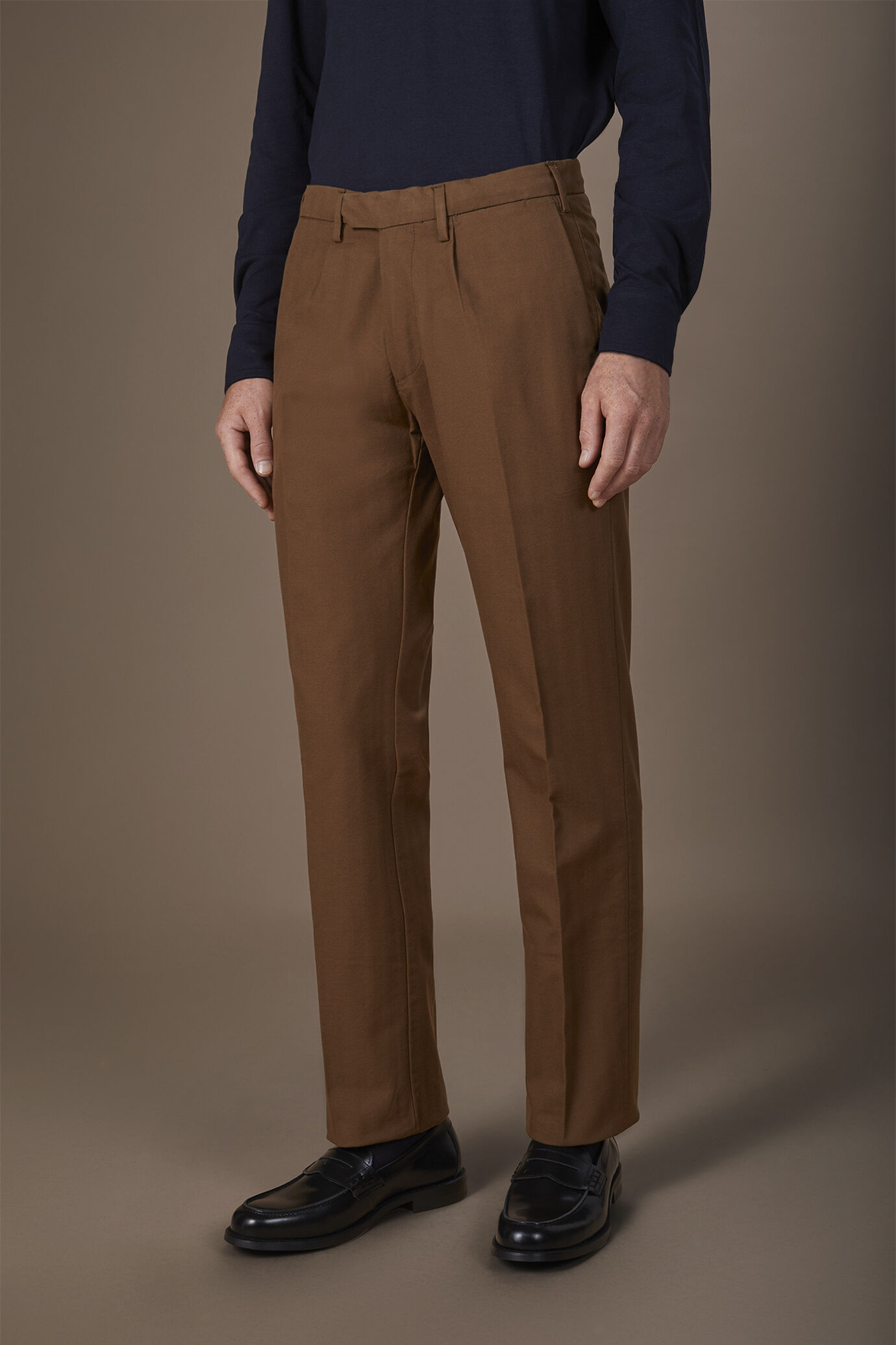 Pantalon pour homme à pince, coupe classique image number 1