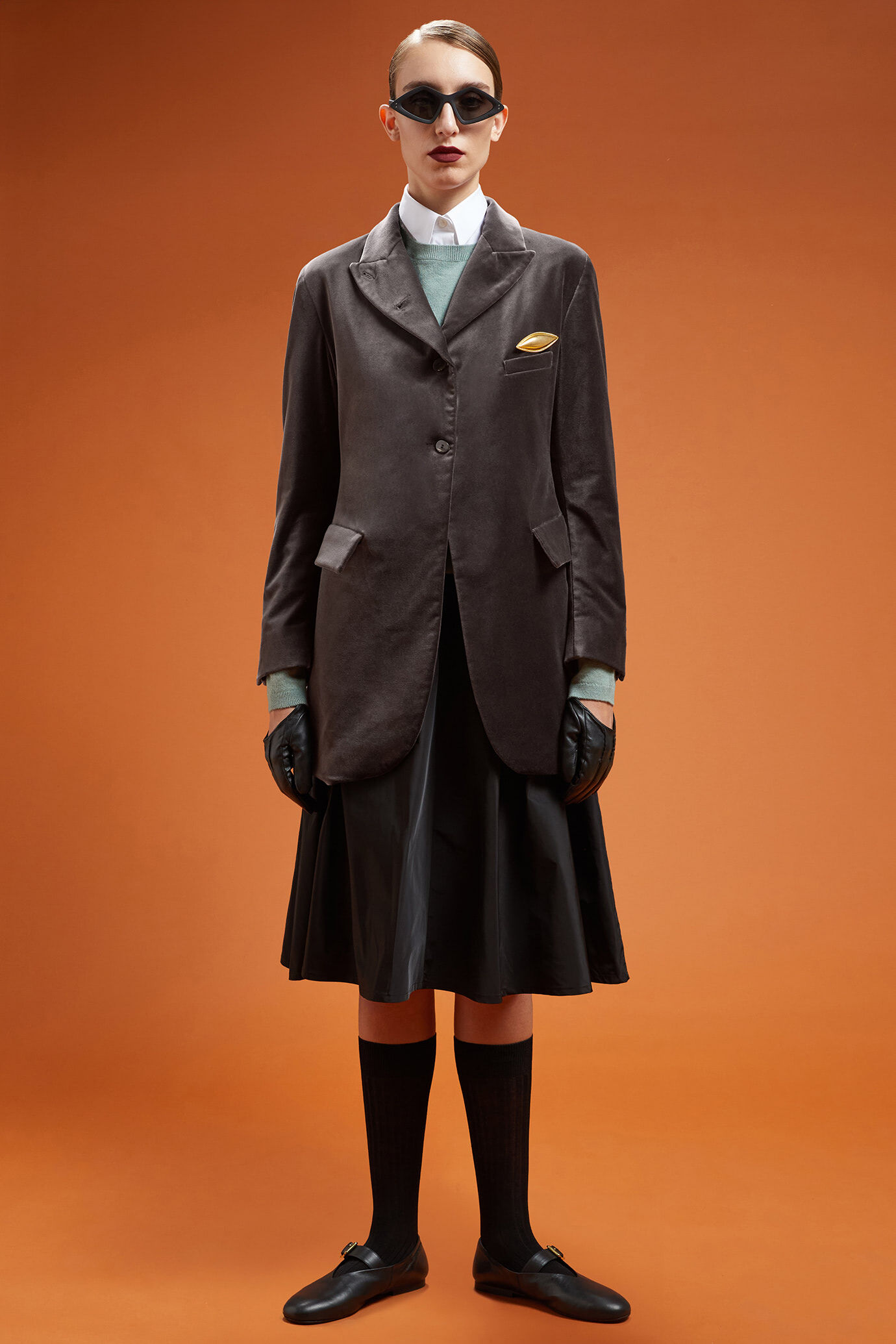 Women's slim fit jacket in smooth velvet with jewelled buttons image number 1