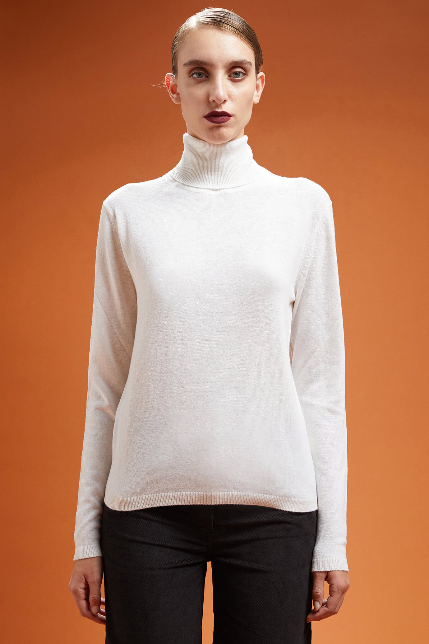 Women's regular fit high neck jumper in a blend of wool and cashmere