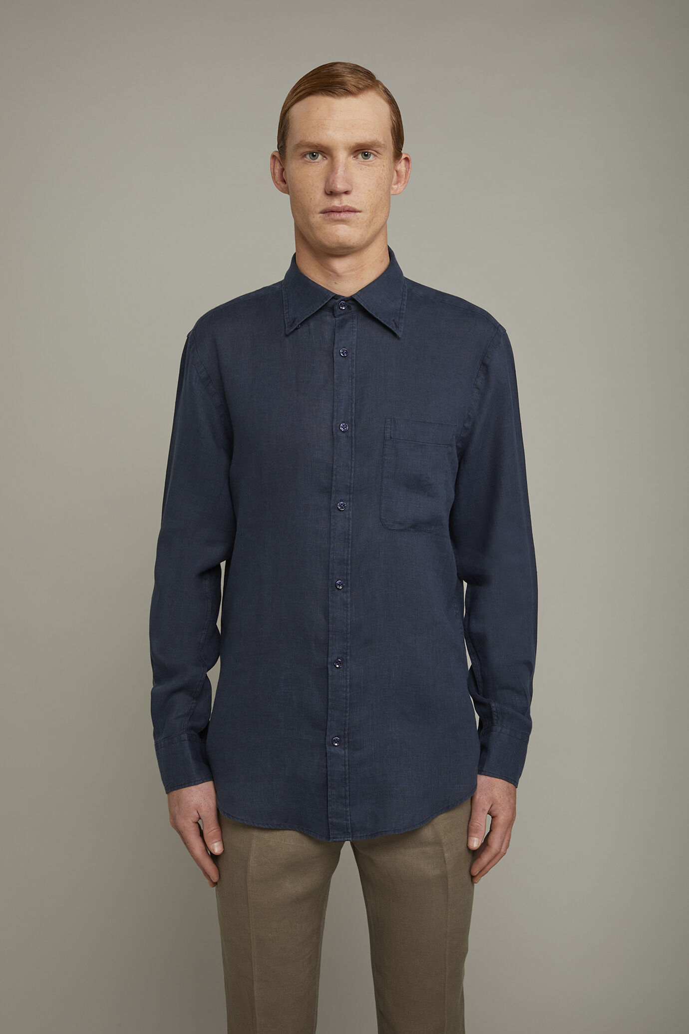 Herrenhemd mit Button-Down-Kragen aus 100 % Leinen in bequemer Passform image number 2