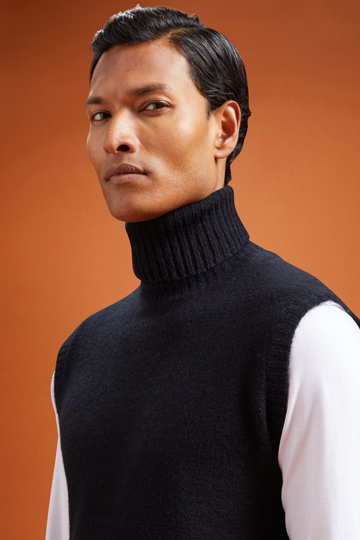 Men's regular fit high neck tank top in an alpaca/wool blend image number 2