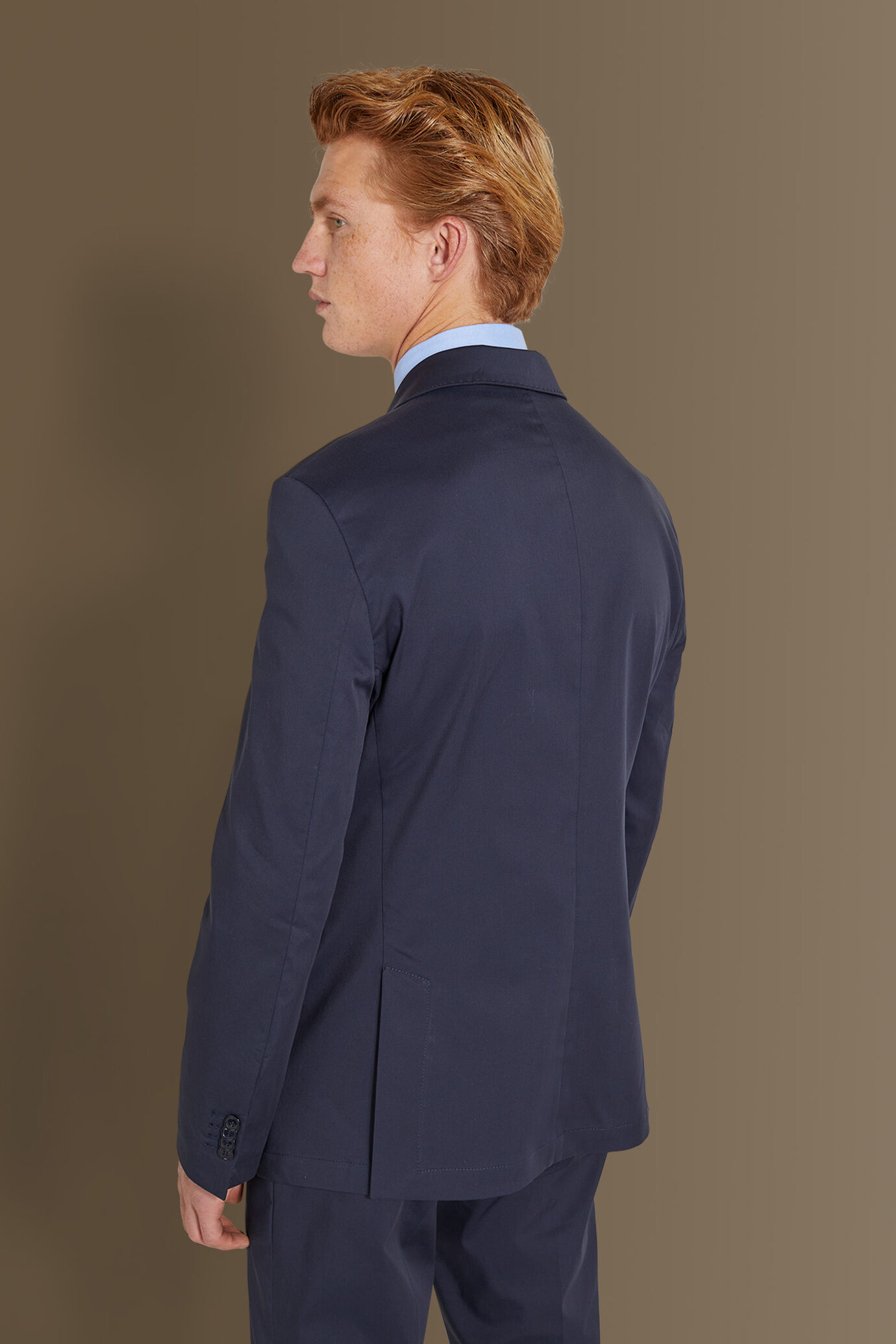 Abito monopetto uomo con pantalone senza pinces tessuto misto cotone tinta unita made in italy image number 4