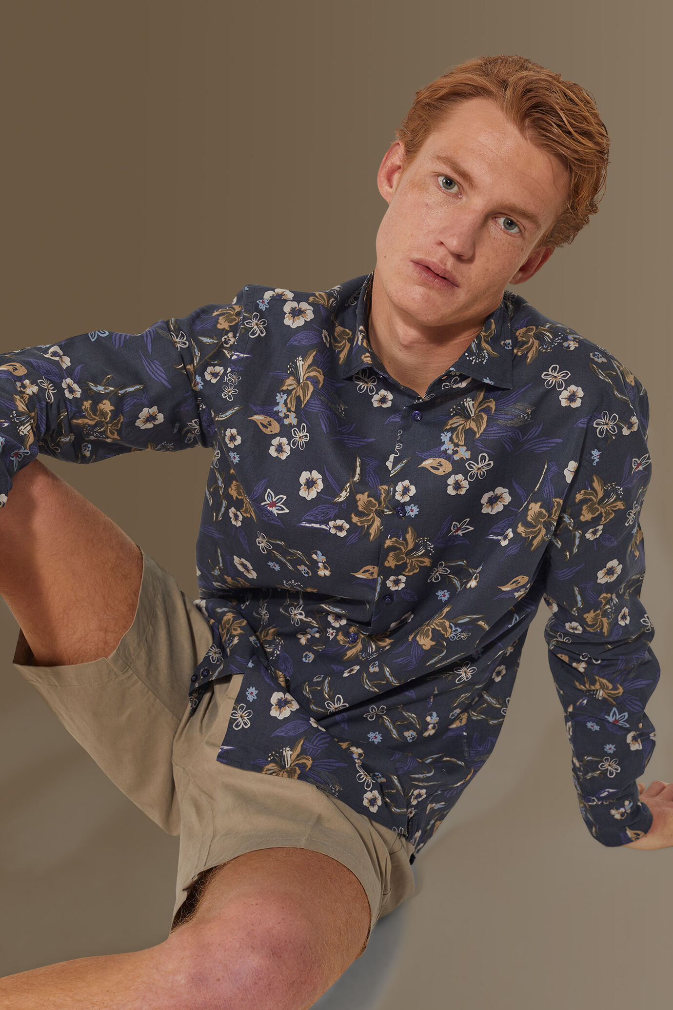Camicia casual uomo collo francese misto lino con stampa floreale image number 0