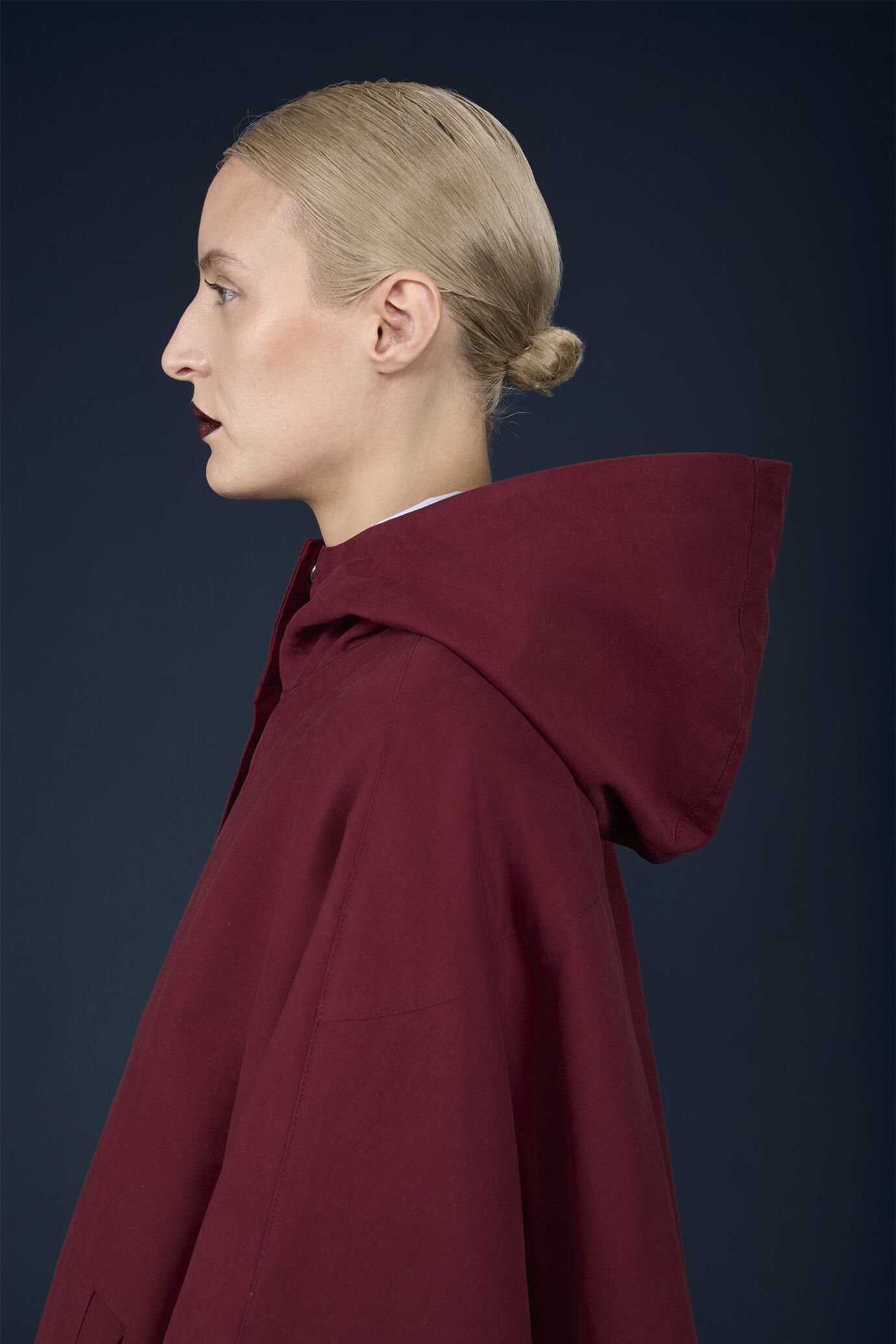Women's hooded cape image number 3