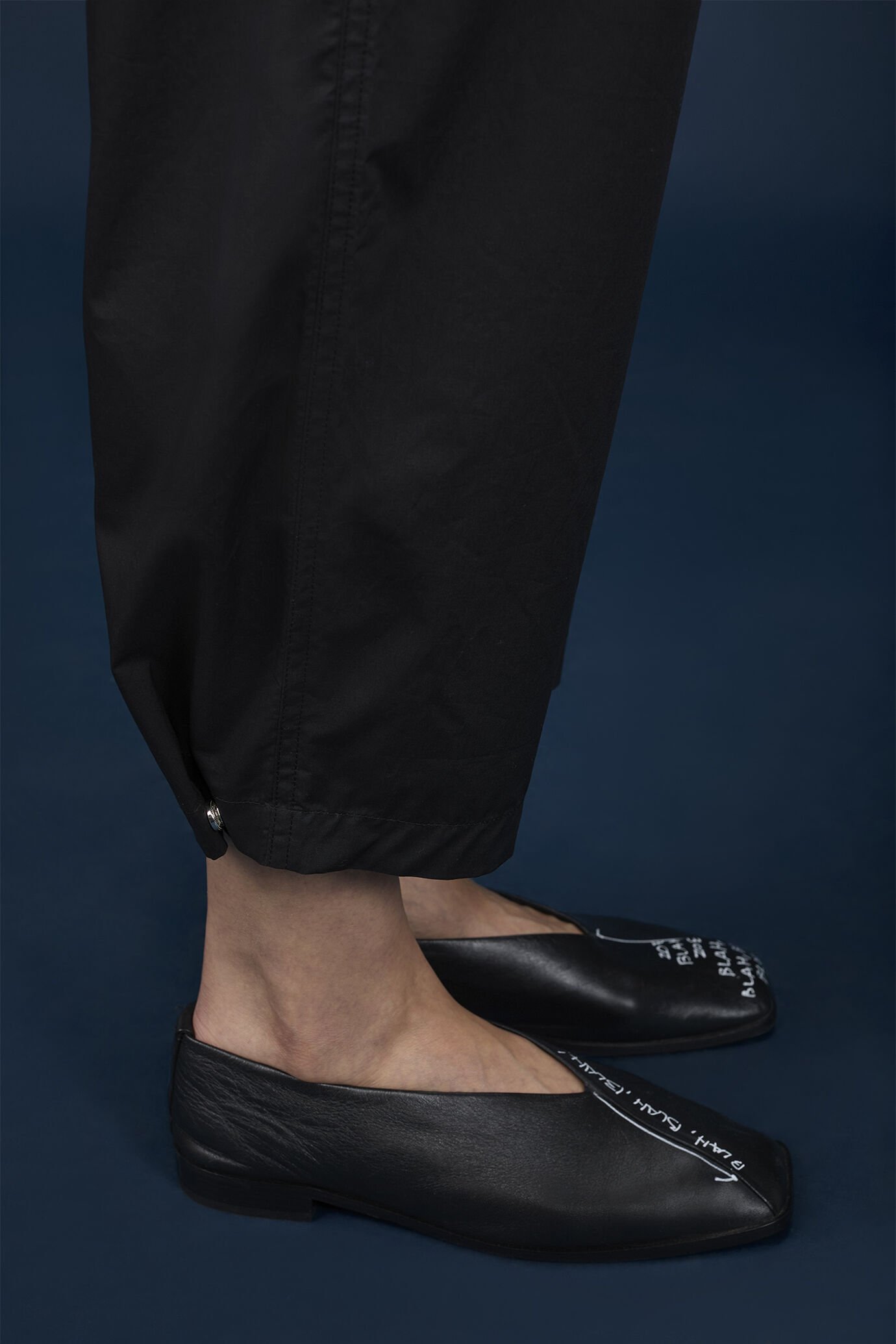 Pantalone donna con pince 100% cotone image number 4