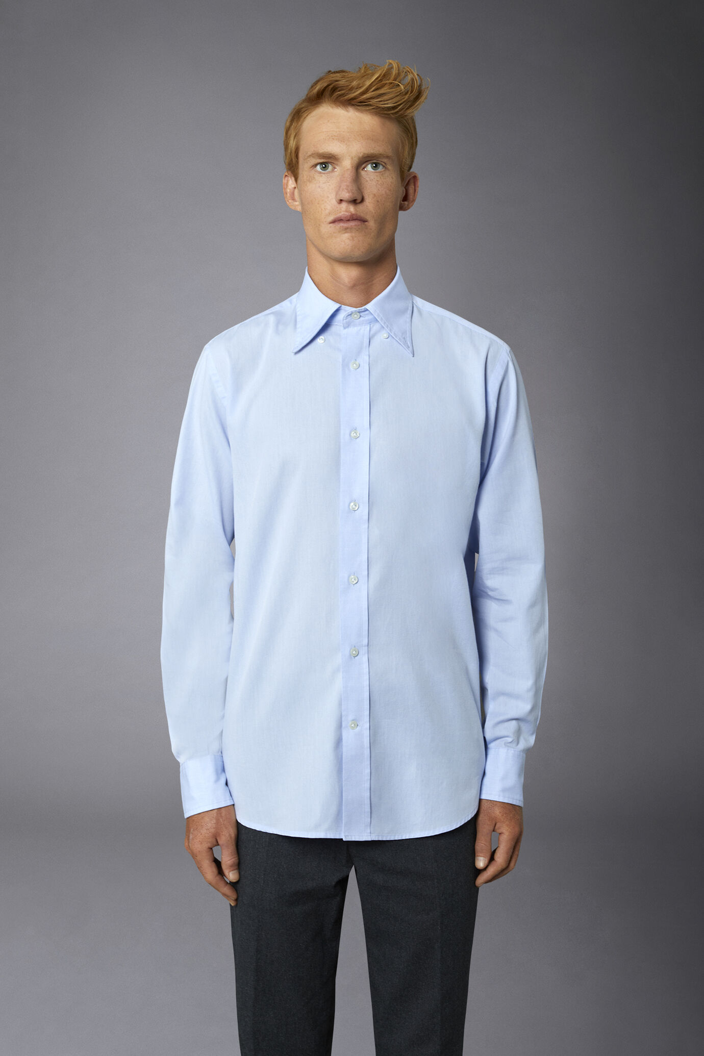 Klassisch gewaschenes Button-Down-Hemd mit bequemer Passform und Dobby-Stof image number 2