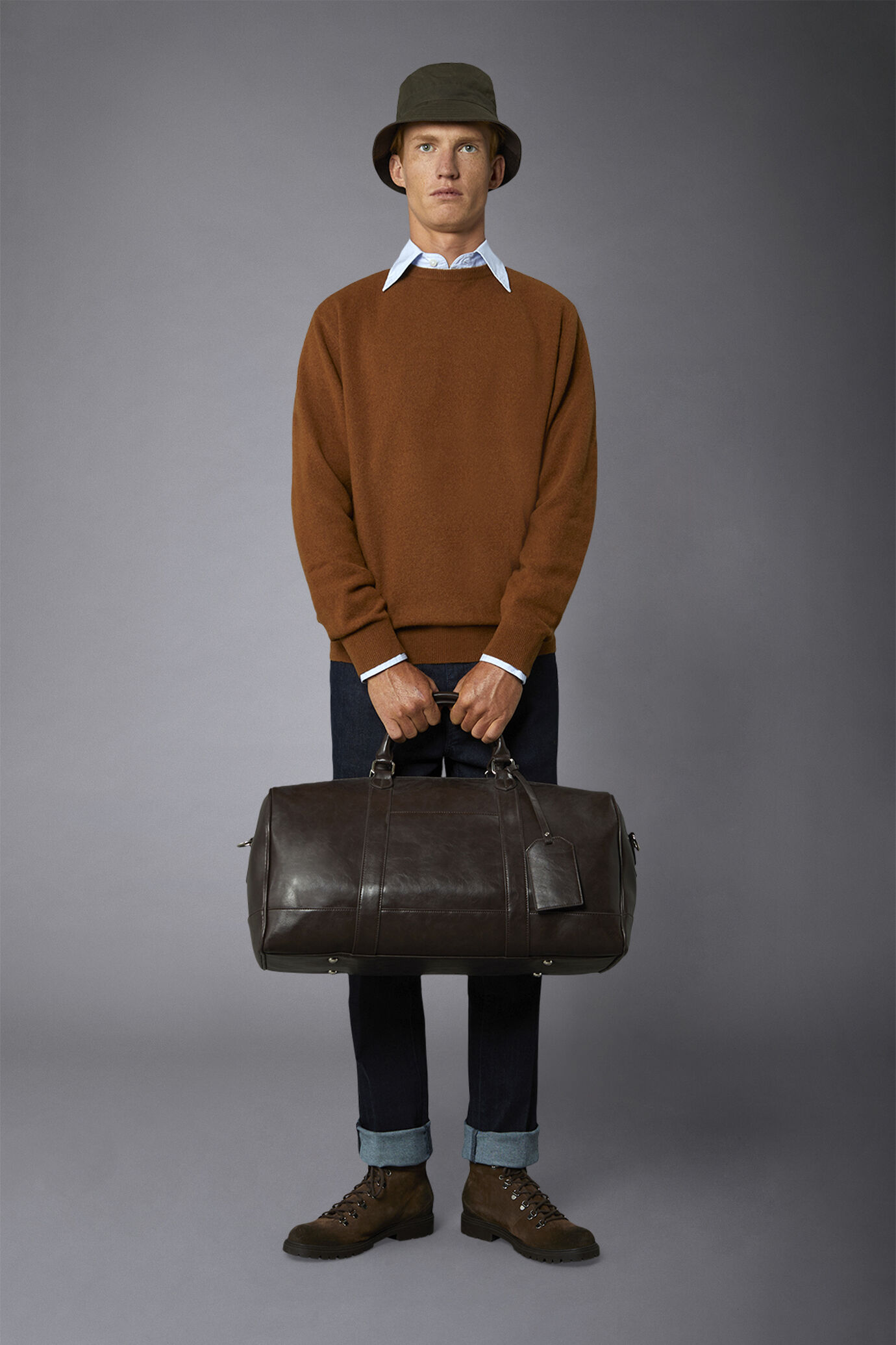 Pull &agrave; col ras du cou en laine d'agneau regular fit image number 0