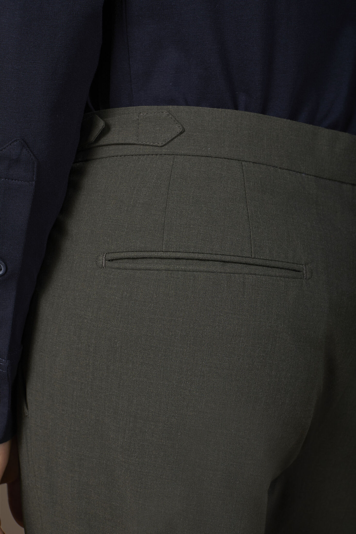 Men's trousers with double pleats and side buckles image number 3