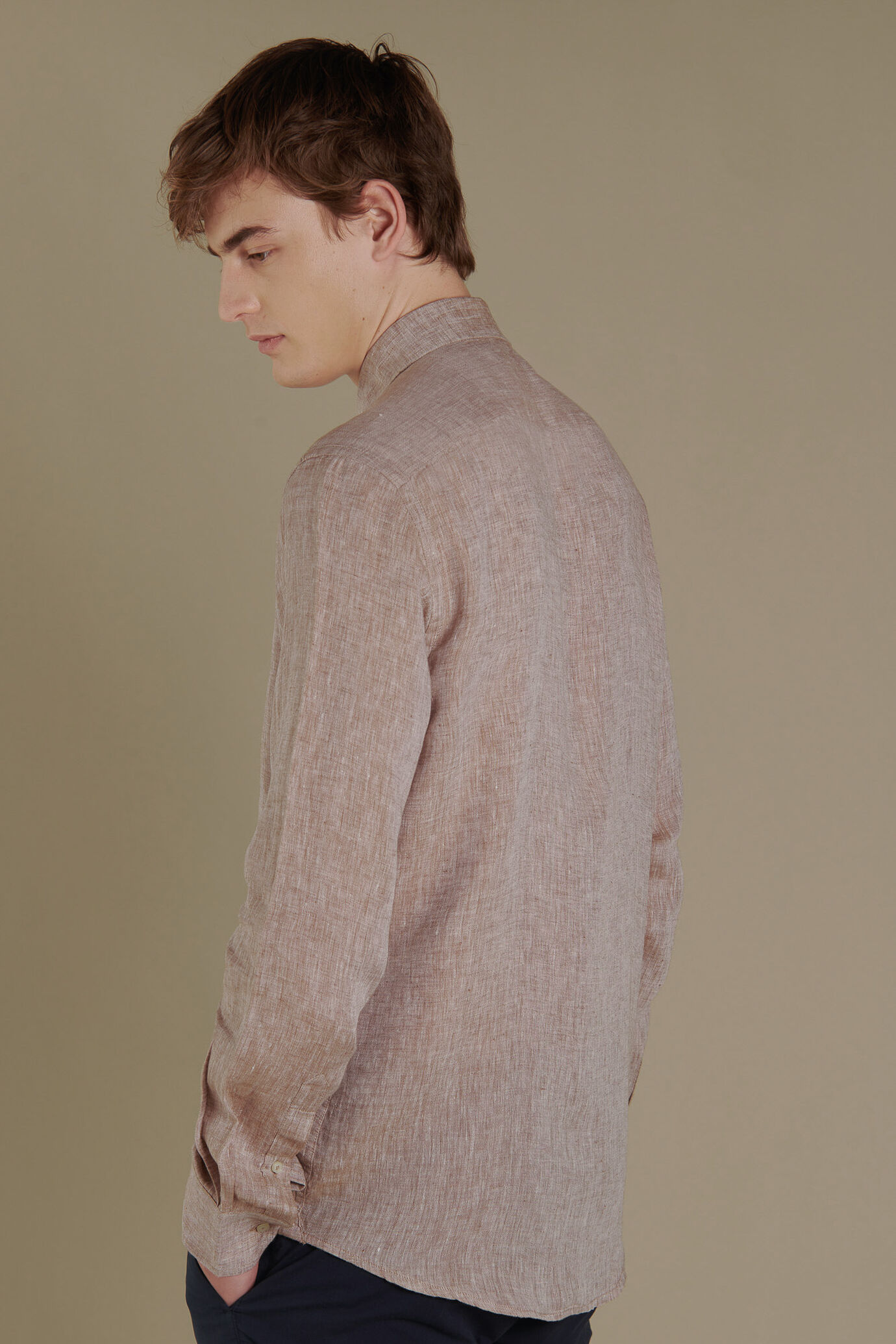 Camicia casual uomo collo francese 100% lino image number 2