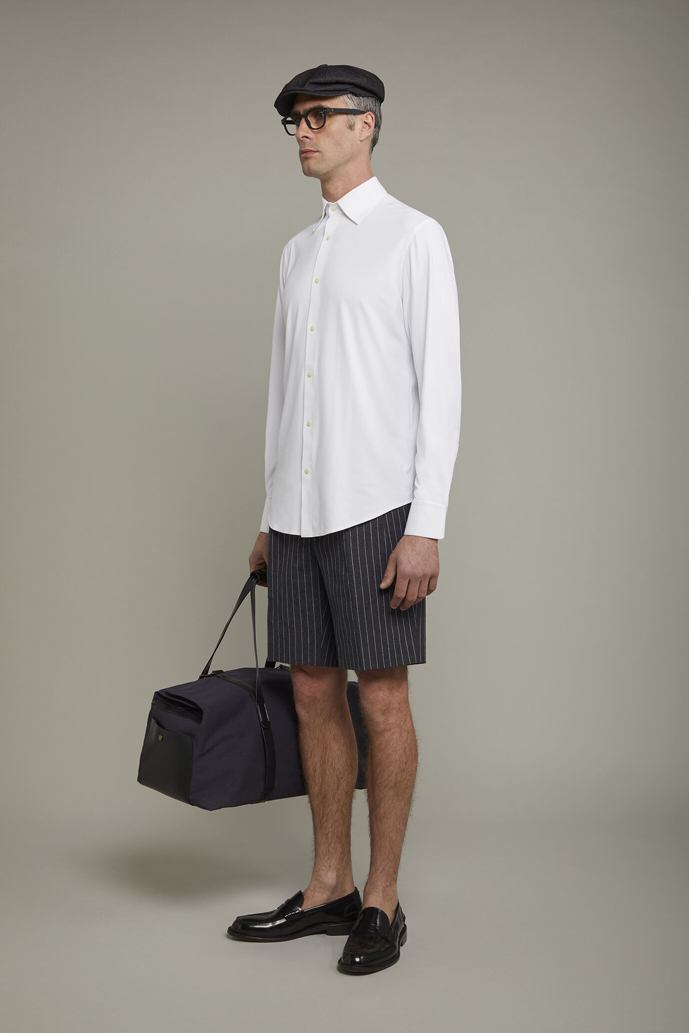 Men's double pinces bermuda in linen and cotton with pinstripe design regular fit image number 1