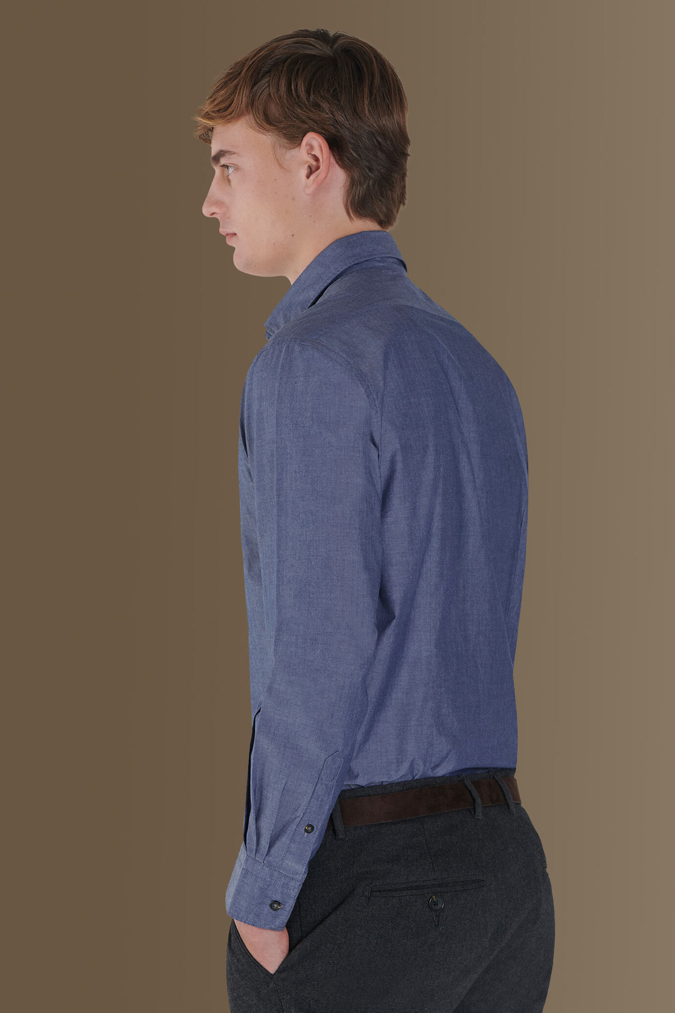 Camicia casual collo francese tessuto chambray uomo image number 3