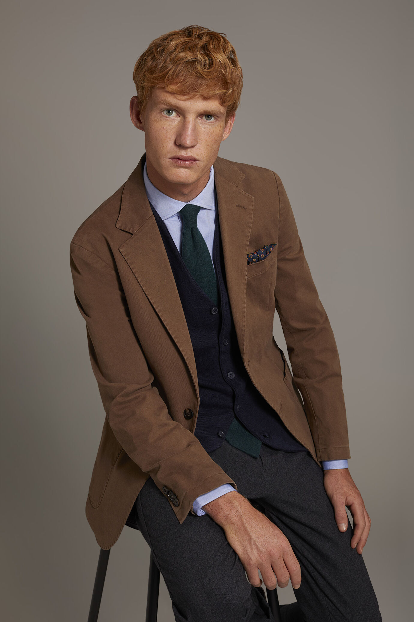 Gilet classico a maglia scollo a V misto lana image number 0