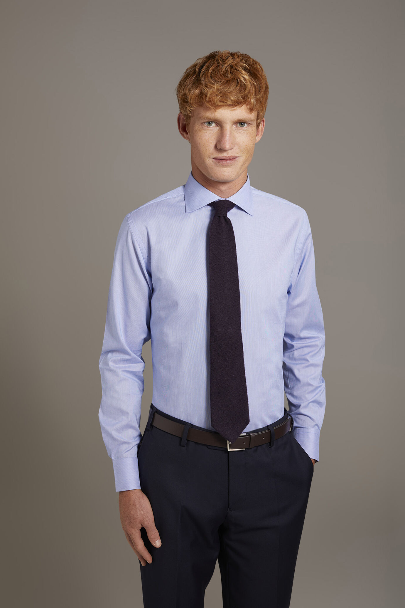 Camicia classica collo francese slim fit tessuto armaturato image number 0