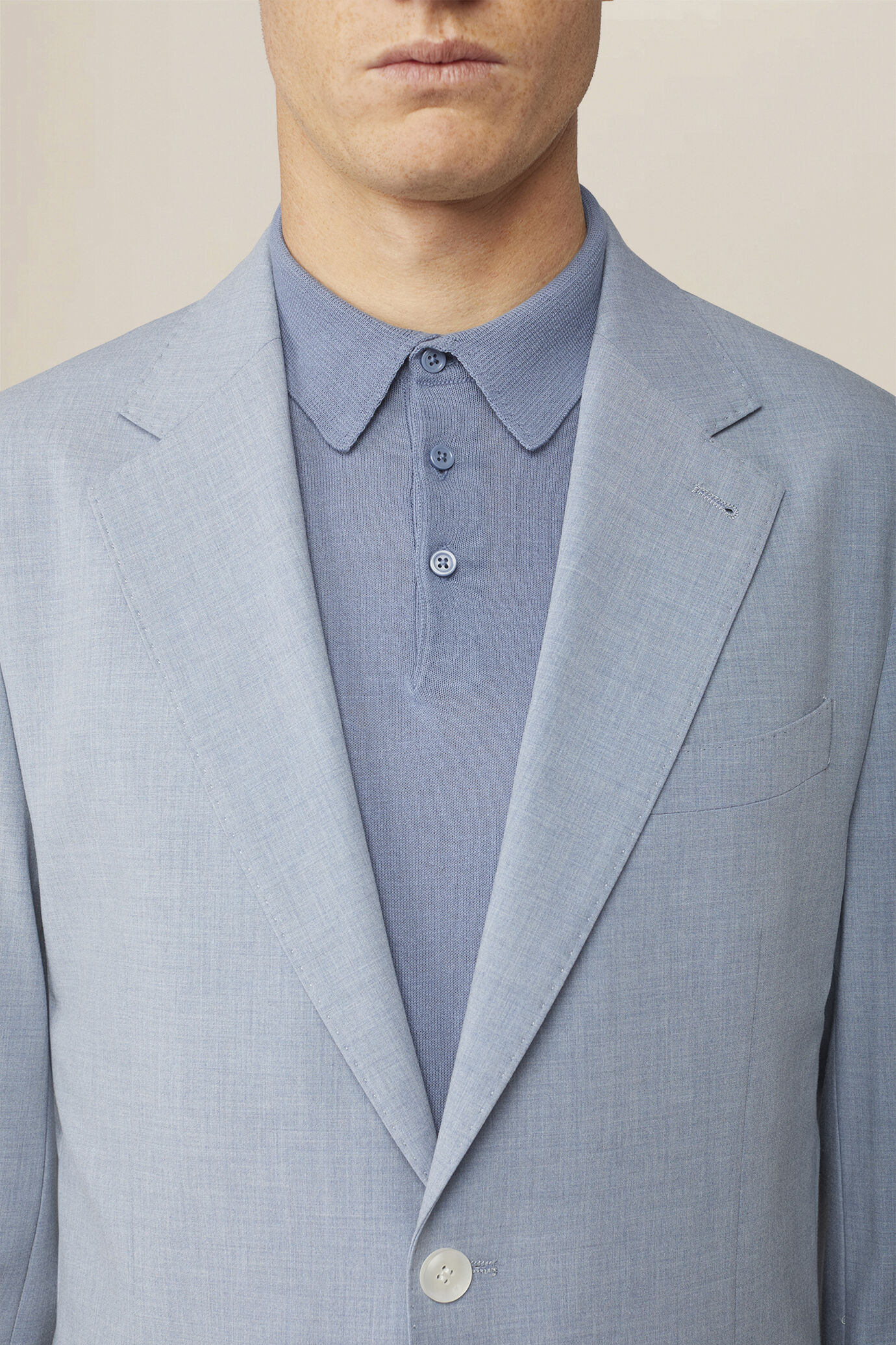 Single-breasted men's suit with single-pleat trousers in two-way stretch fabric image number 2