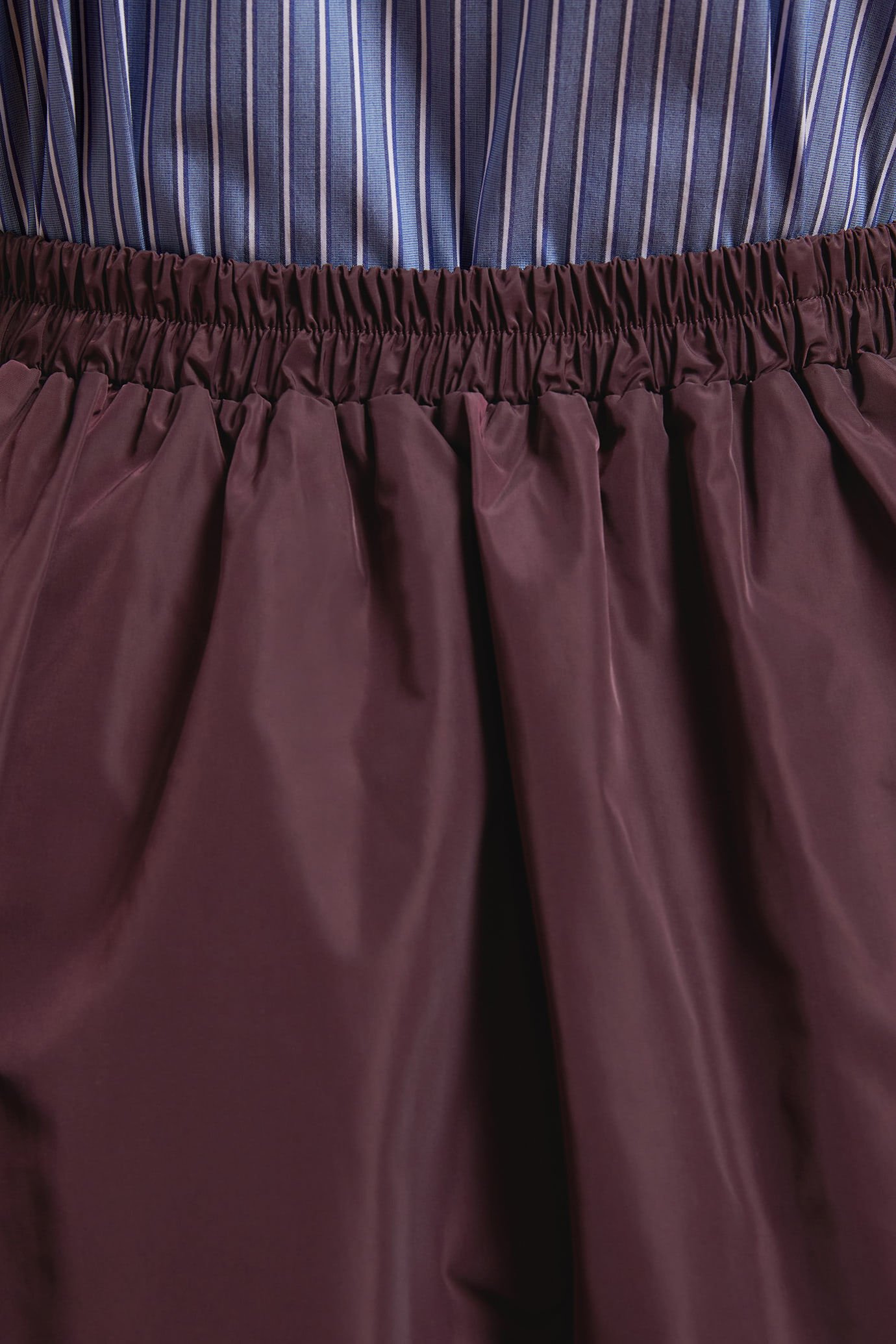 Women's regular fit long balloon skirt in plain taffeta with an elasticated waistband image number 4