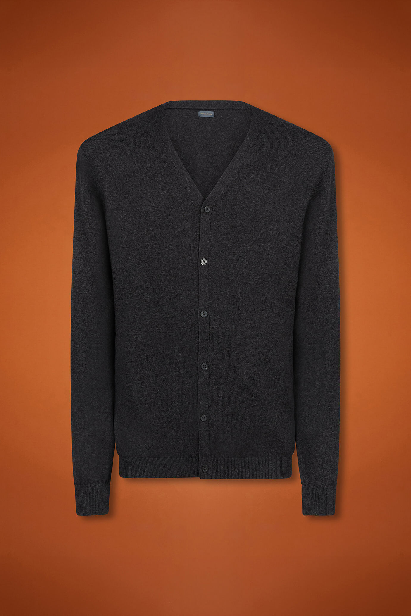 Herren-Strickjacke mit V-Ausschnitt aus Wolle und Baumwolle in normaler Passform image number 4
