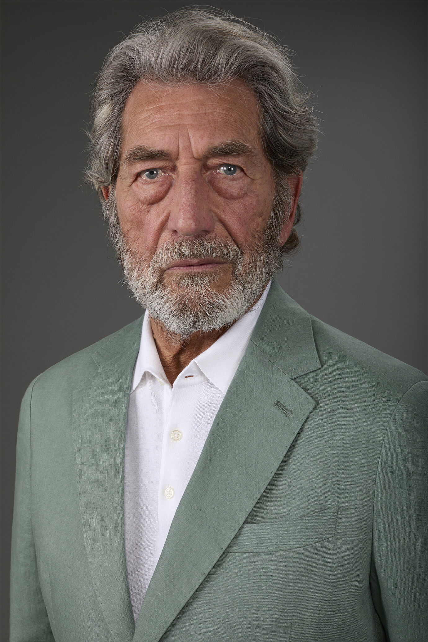 Single-breasted men's suit with flat front trousers, in 100% linen with a washed effect image number 2